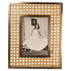 Bilderrahmen aus Lucite, Schilfrohr Webbing & Messing, Christian Dior-Stil, Italien 1970er Jahre