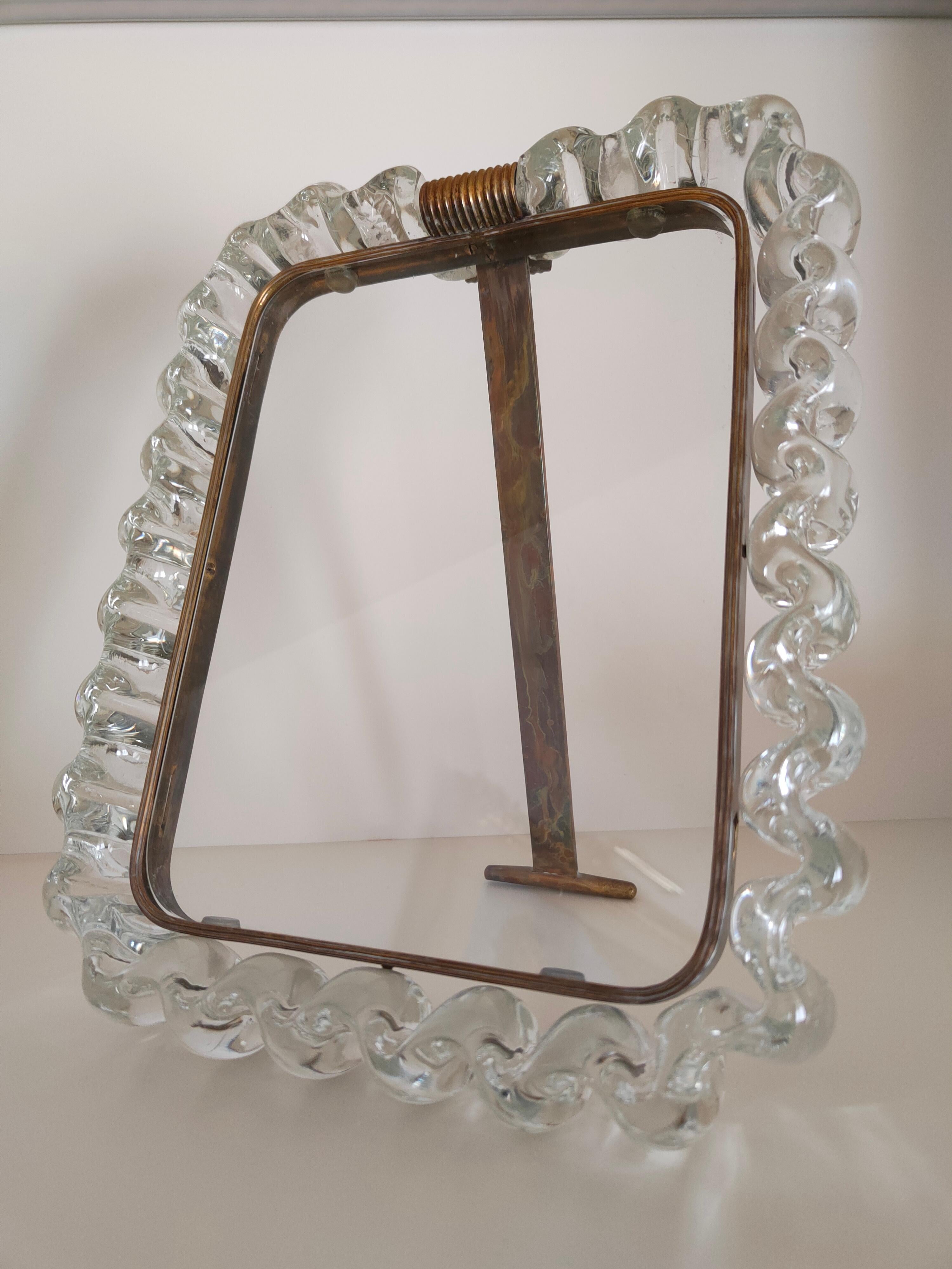Wonderful and rare picture frame made in ondulato white glass by venini (signed on the back), design carlo scarpa, about 1940.
If necessary, request precise measures
Very elegant in its simplicity, it adapts to any environment and becomes a