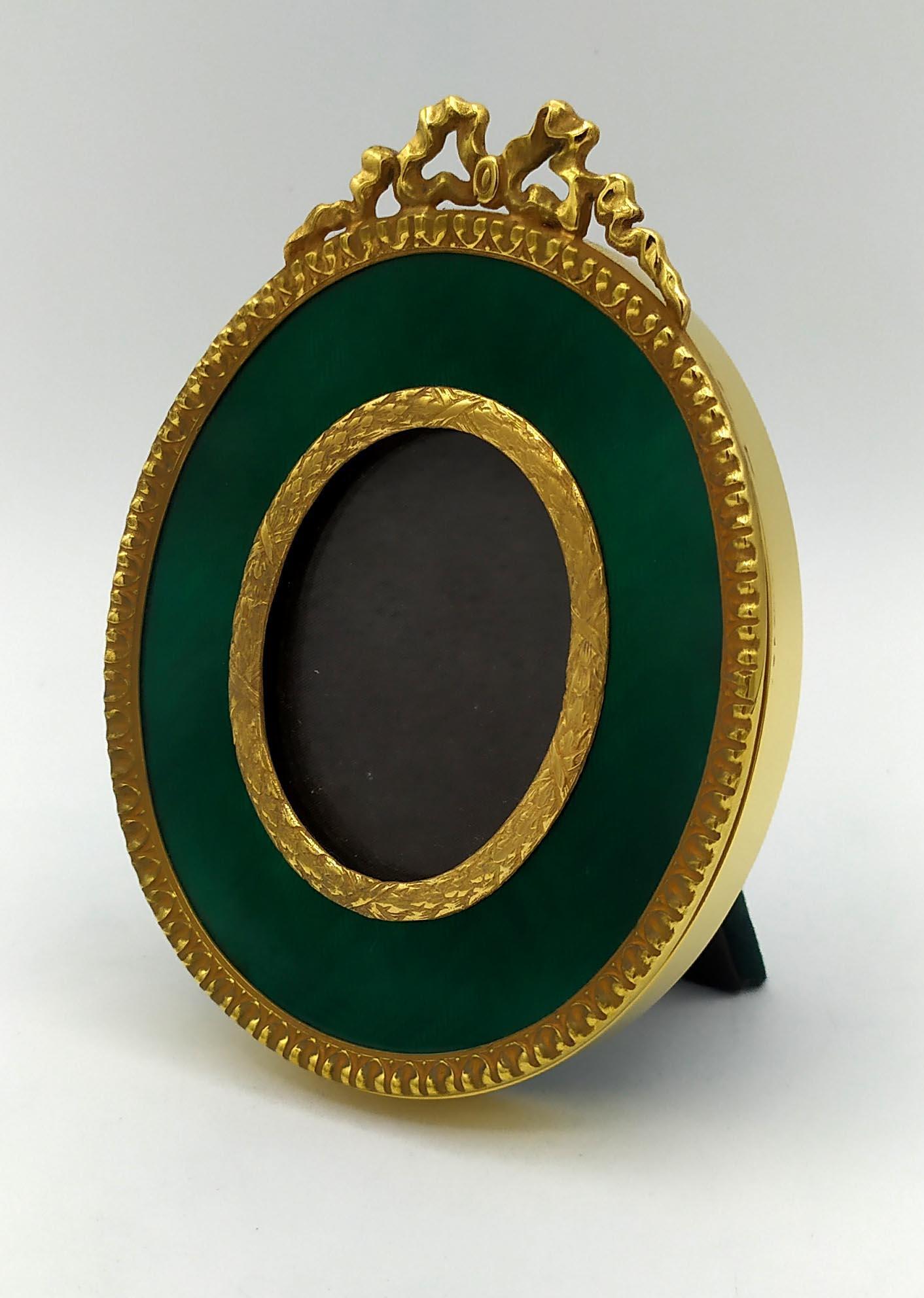 Marco Ovalado Esmeralda Esmalte verde y Salimbeni tallado a mano en Excelente estado para la venta en Firenze, FI