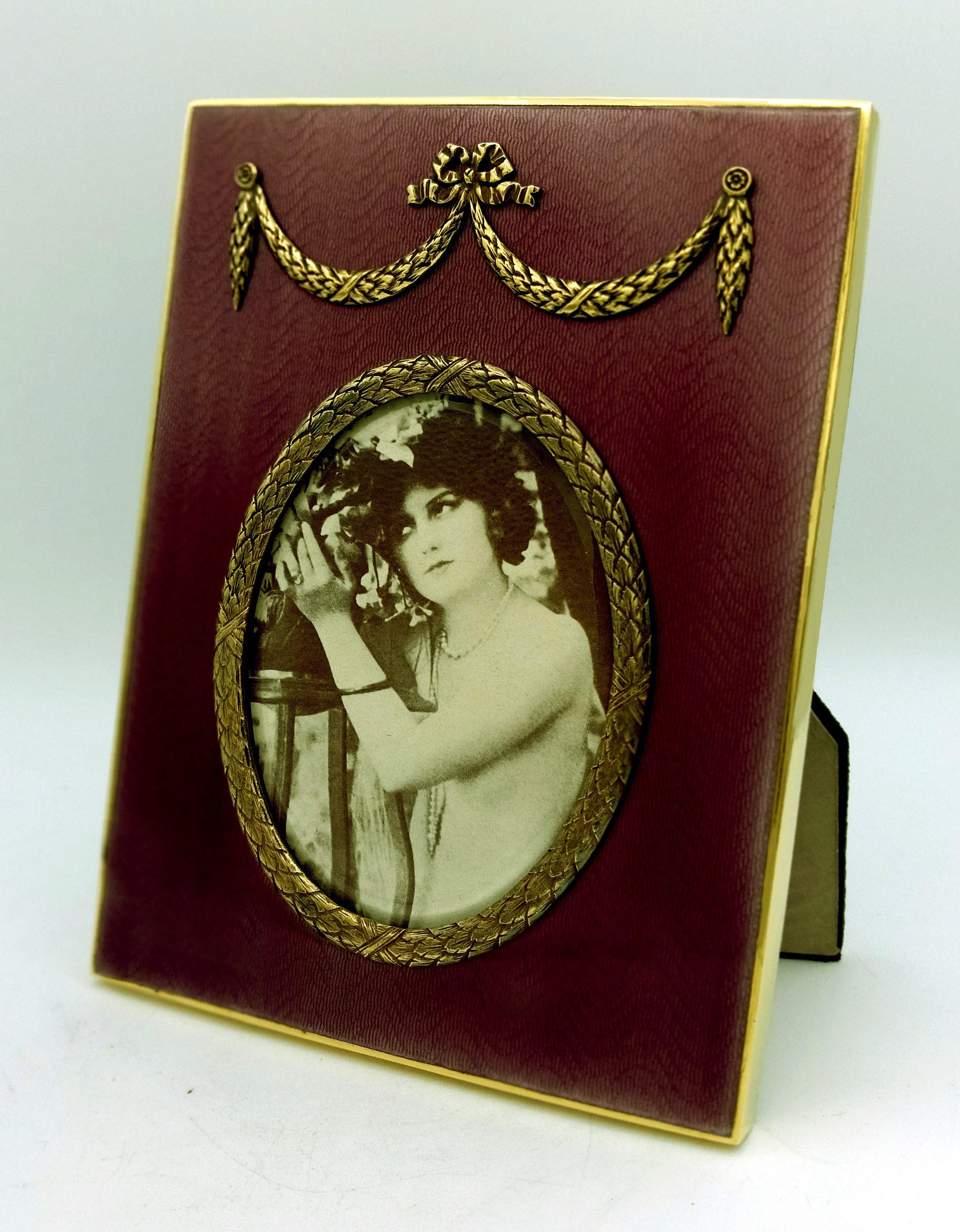 Cadre photo en argent émaillé rouge Empire français style Napoléon III Salimbeni Excellent état - En vente à Firenze, FI
