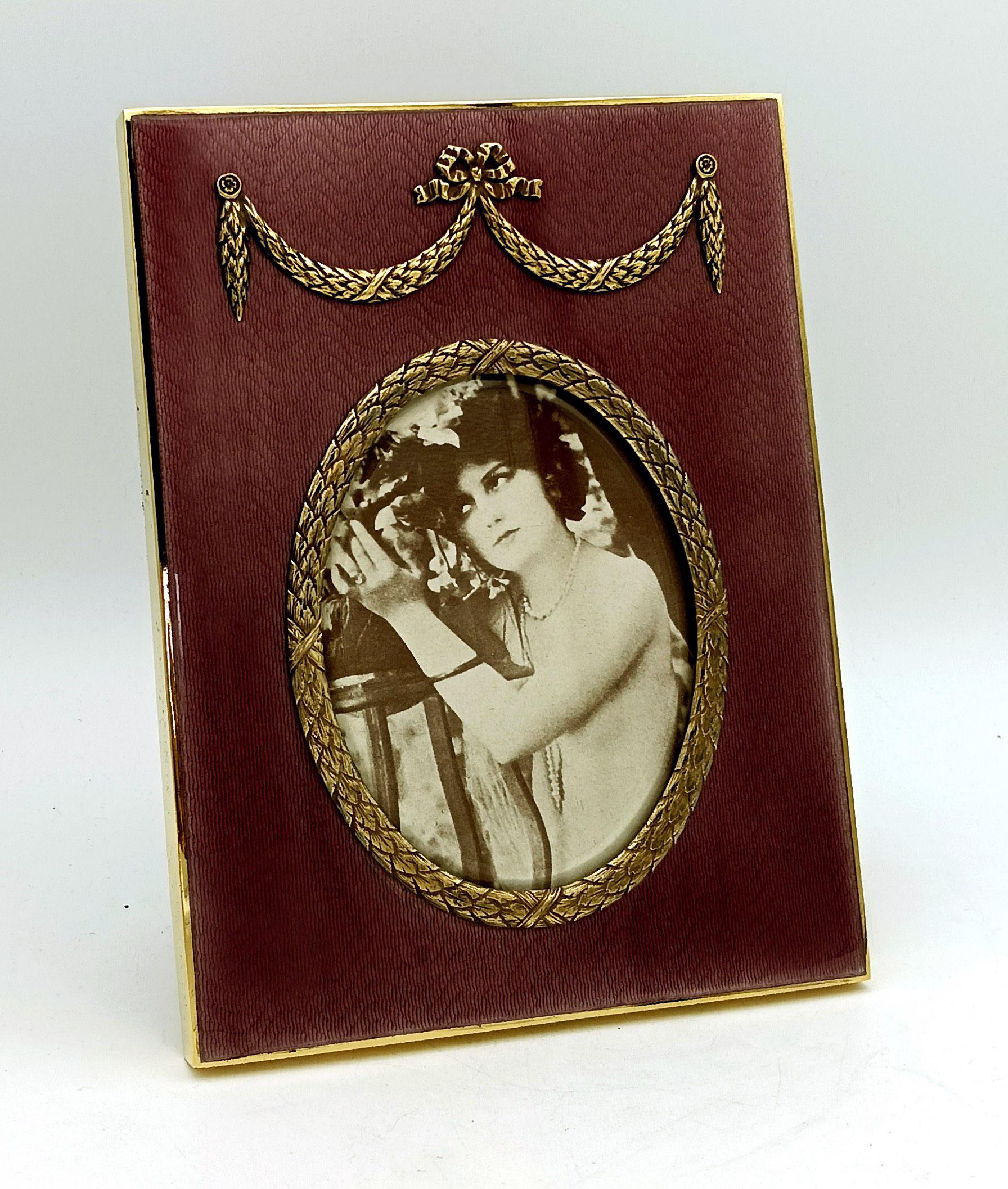 Cadre photo en argent émaillé rouge Empire français style Napoléon III Salimbeni en vente 2