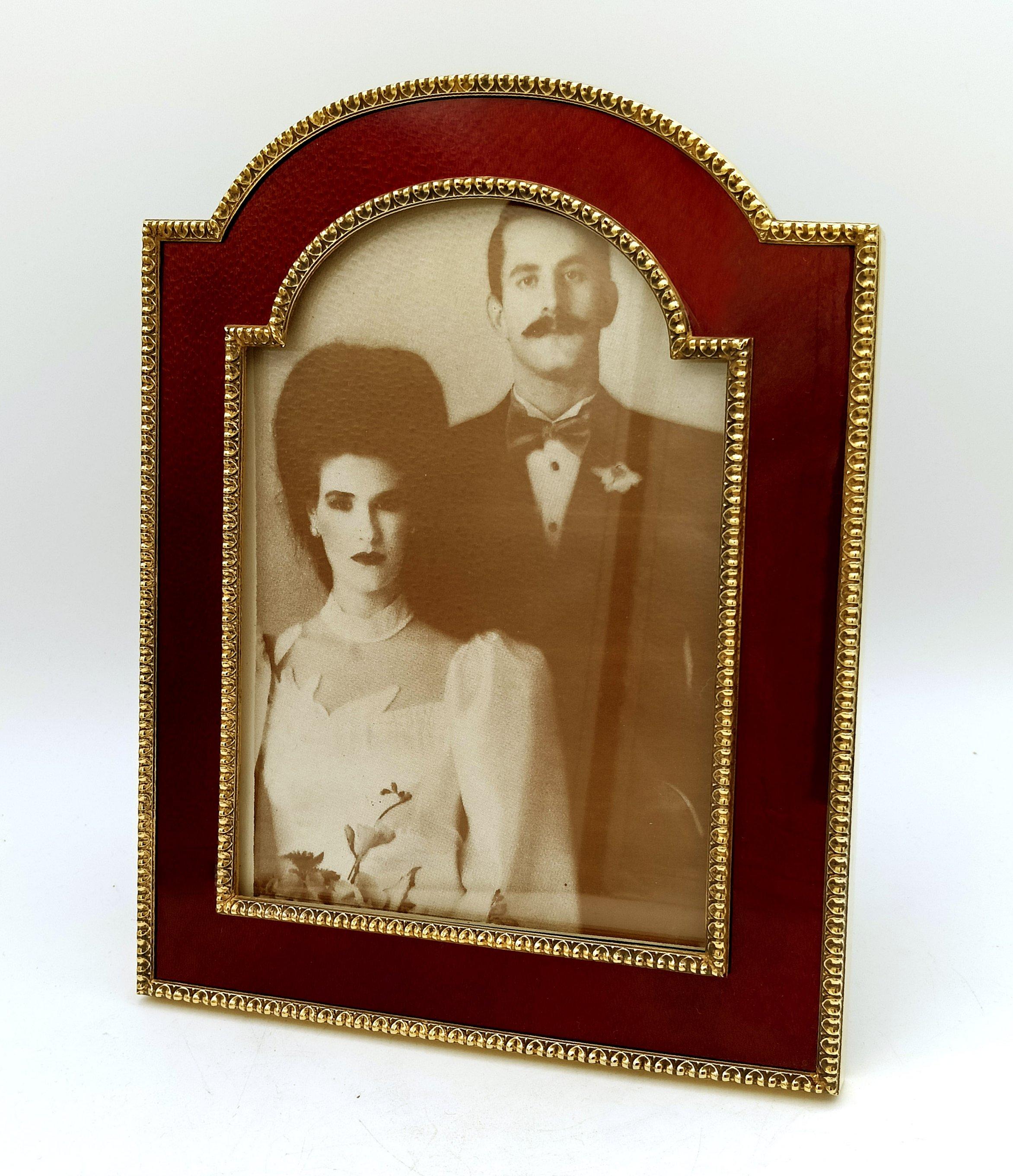 Picture Frame Silver Enamel Red on guilloche convex shaped upper side Salimbeni In Excellent Condition For Sale In Firenze, FI
