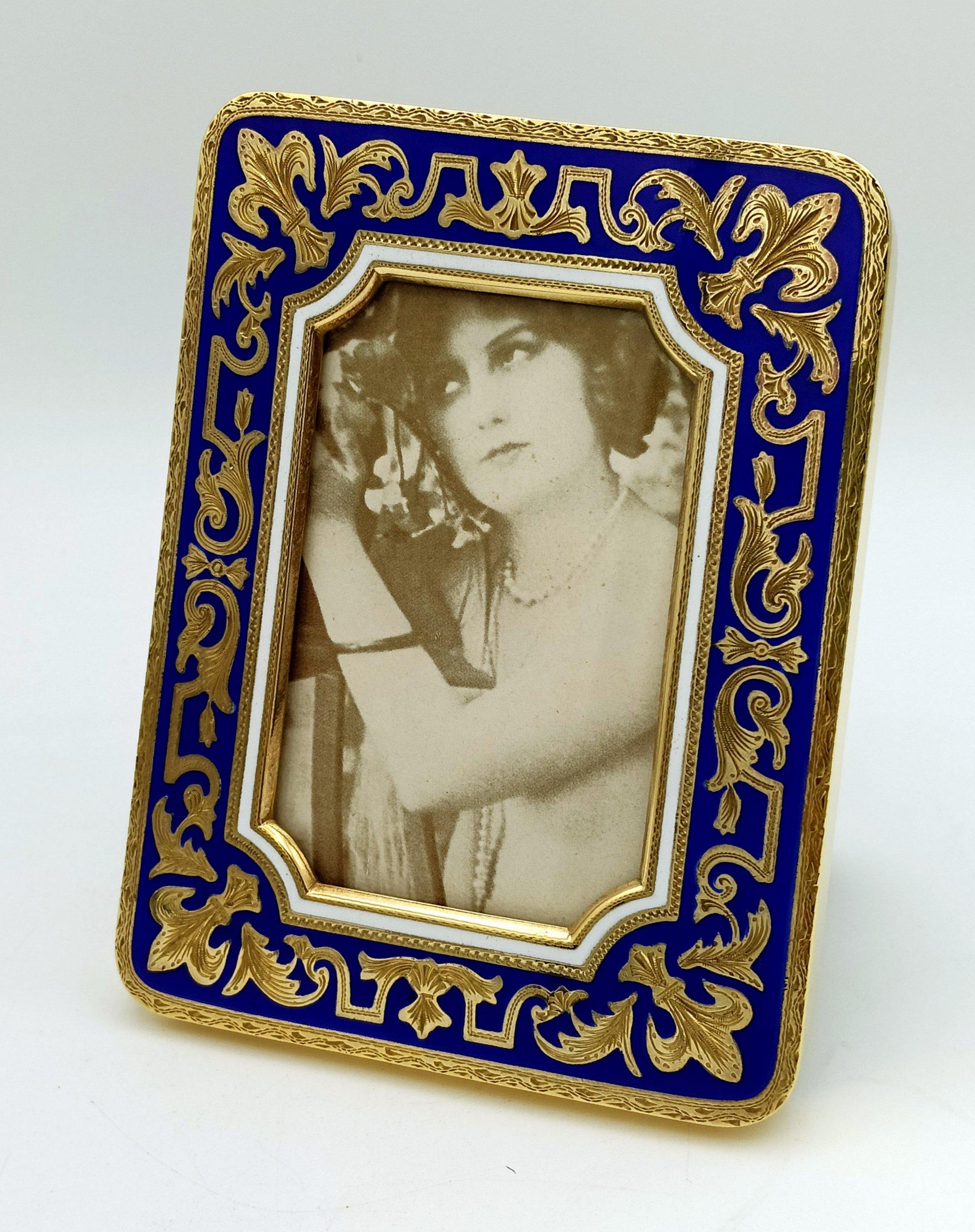 italien Cadre photo en argent émaillé avec motif gravé à la main et émaillé au feu Salimbeni en vente