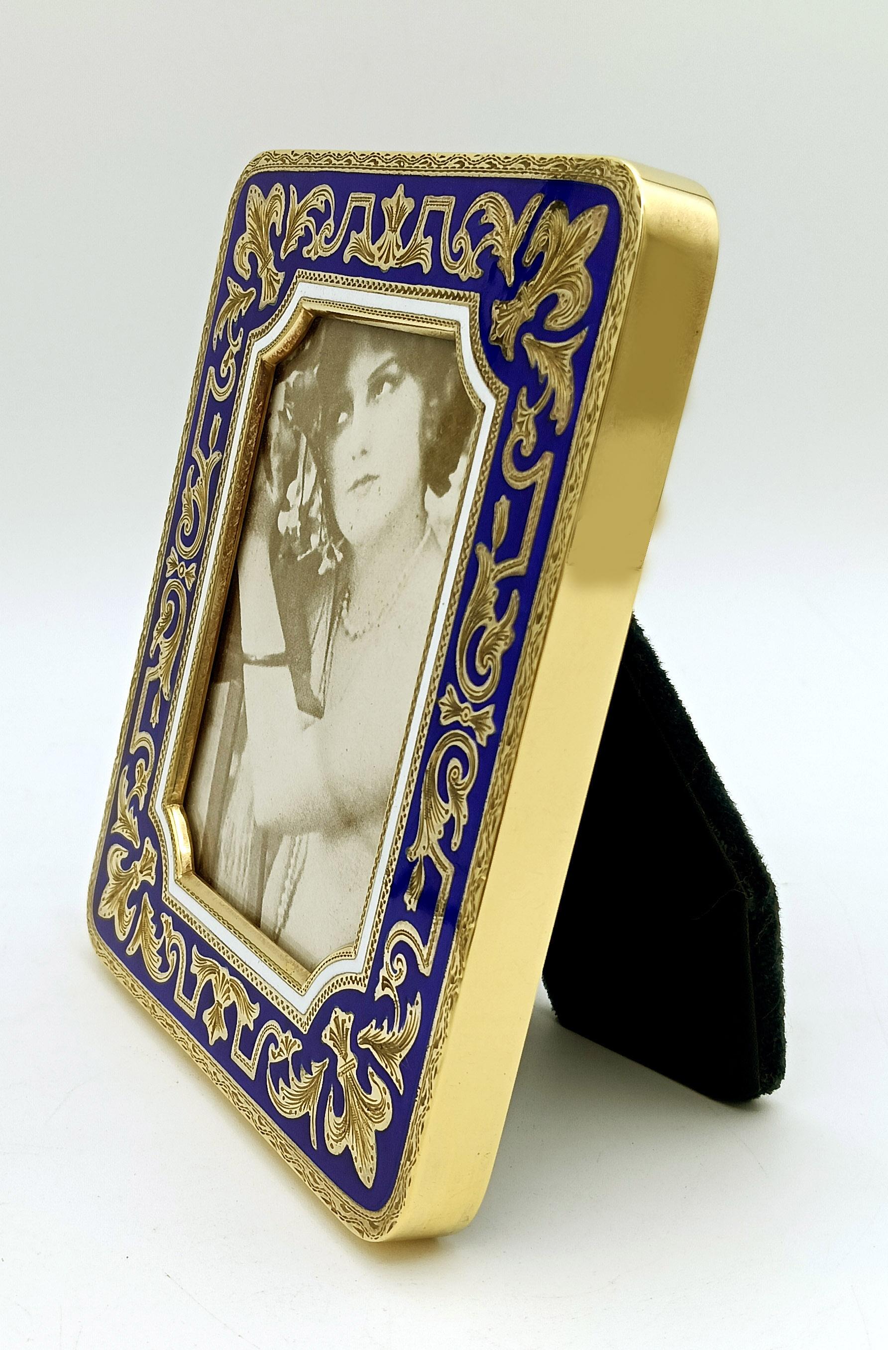 Sculpté à la main Cadre photo en argent émaillé avec motif gravé à la main et émaillé au feu Salimbeni en vente