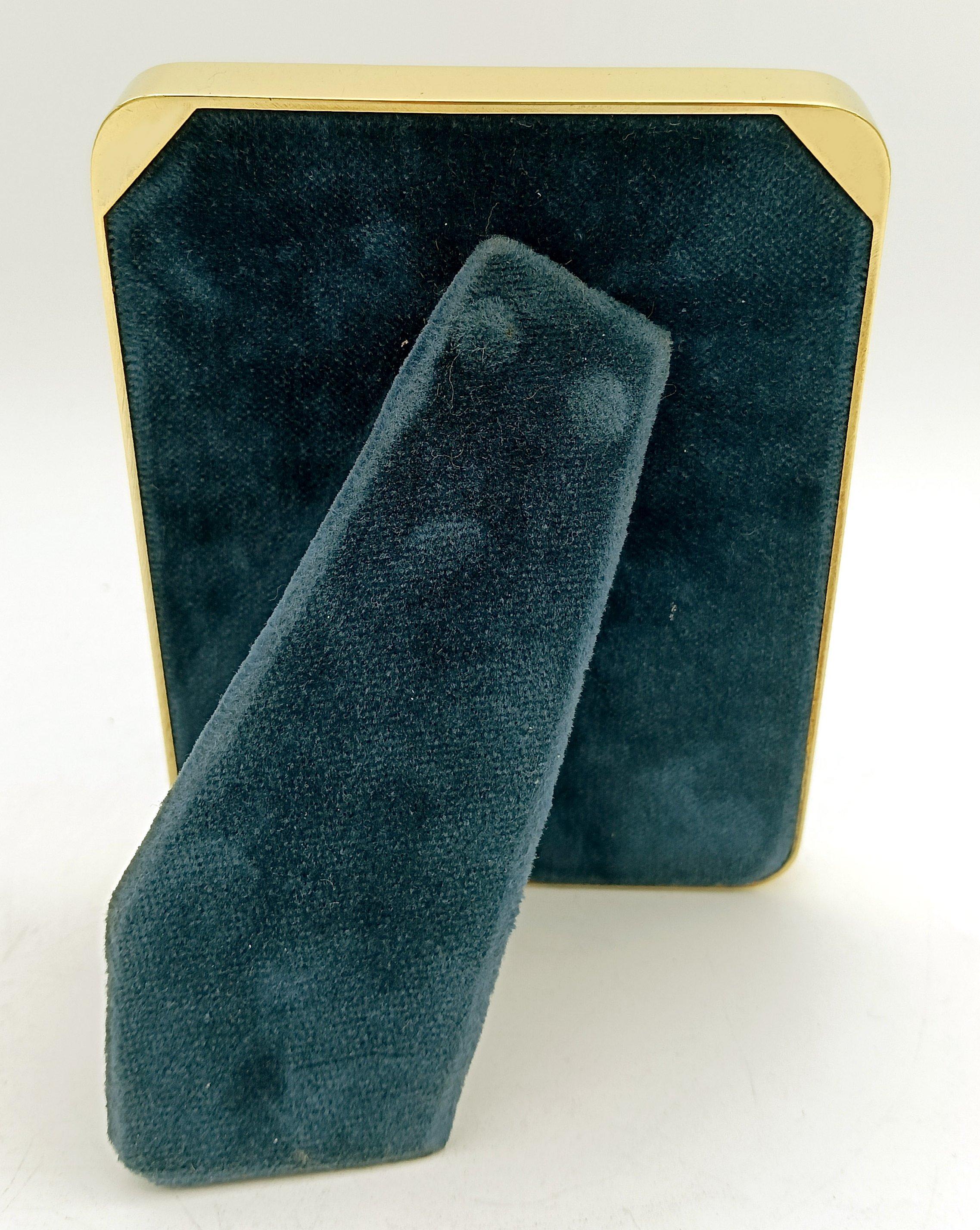 Cadre photo en argent émaillé avec motif gravé à la main et émaillé au feu Salimbeni en vente 1