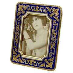 Cornice in argento smaltato con design inciso a mano e smaltato a fuoco Salimbeni