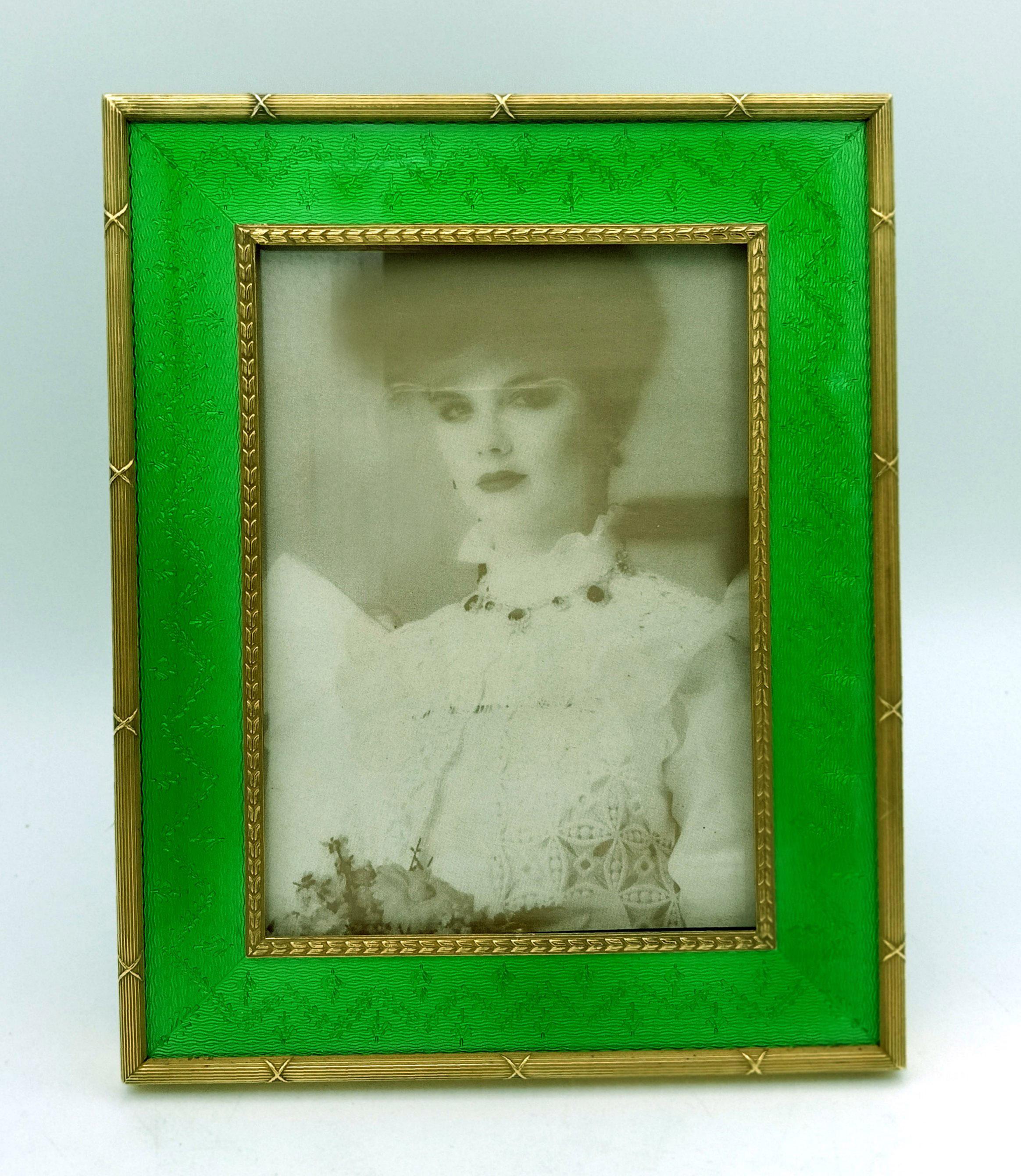 Picture Frame Silver Green Enameled with very fine hand engraving Salimbeni im Zustand „Hervorragend“ im Angebot in Firenze, FI