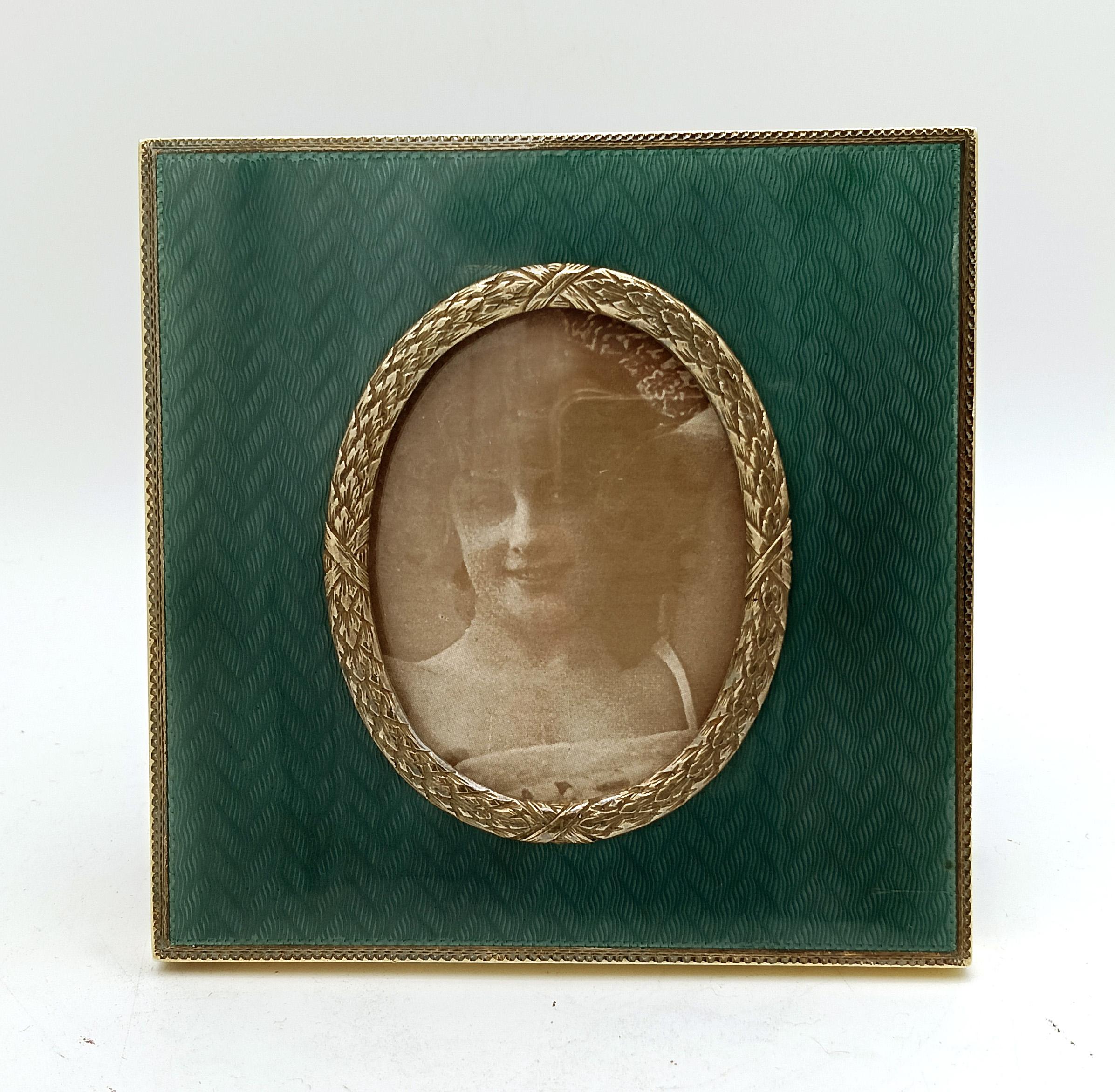 Intagliato a mano Cornice quadrata Greene & Greene ritratto ovale Argento Salimbeni in vendita