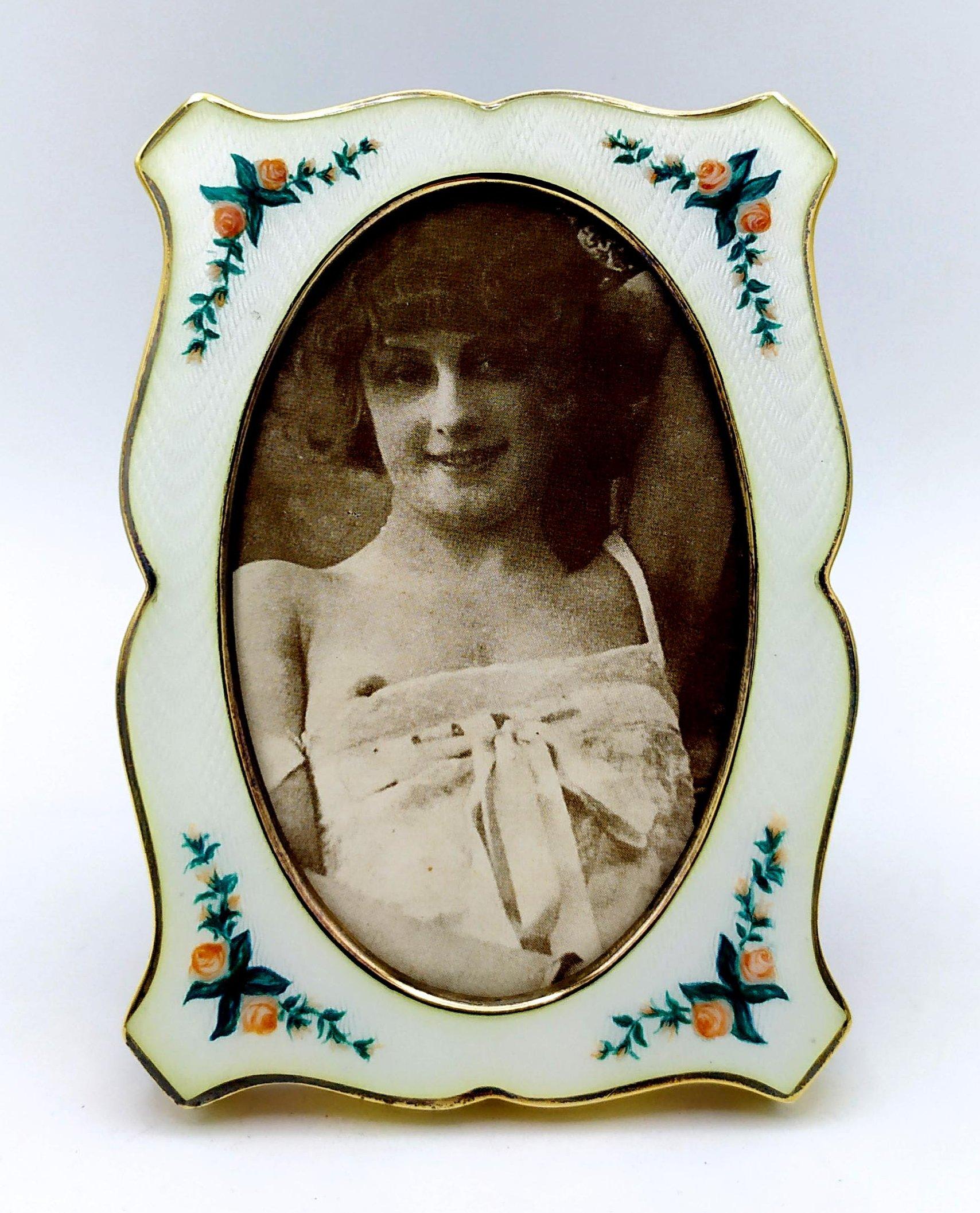Marco vienés de estilo Art Nouveau  Retrato oval Salimbeni Italiano en venta