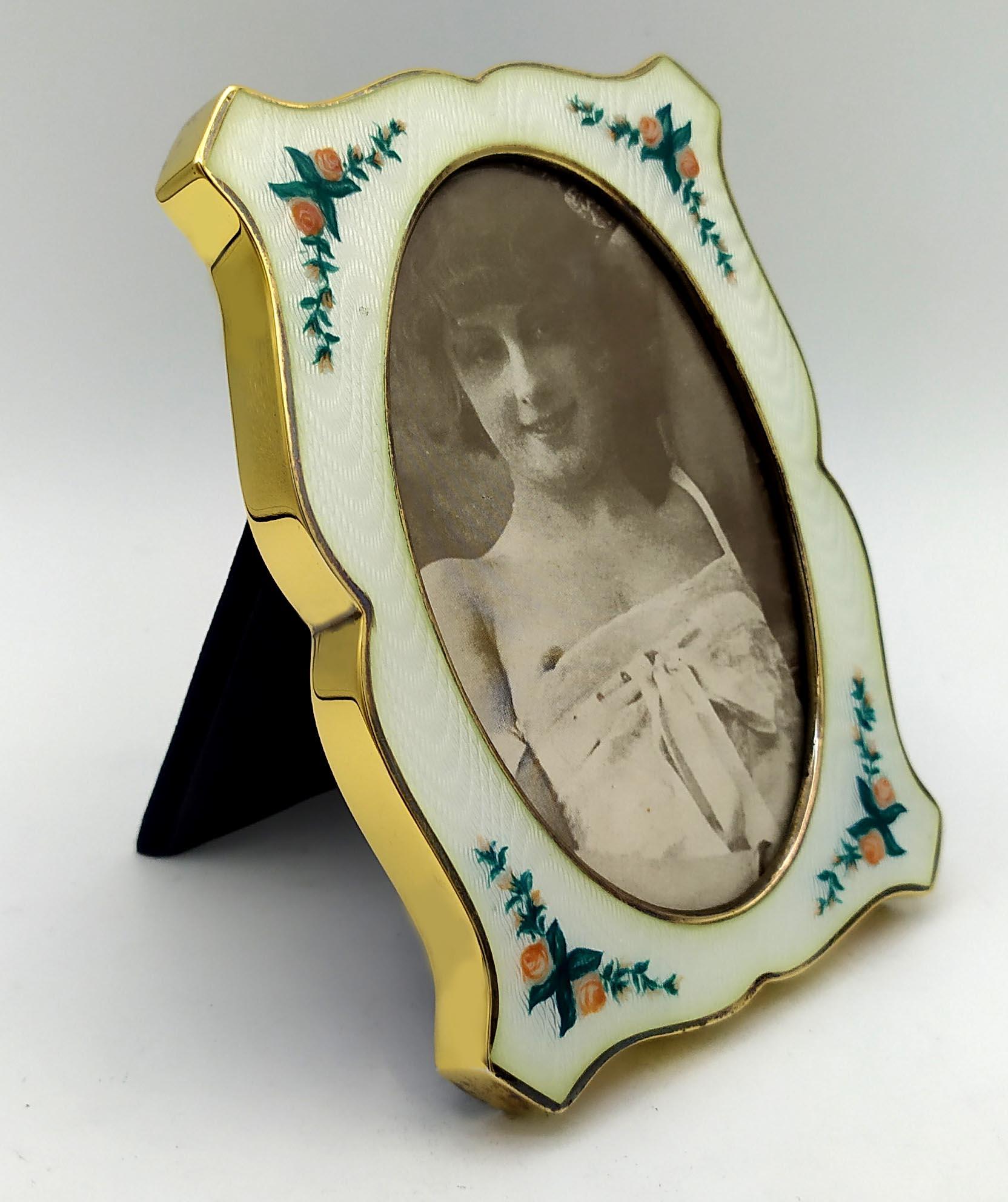 Marco vienés de estilo Art Nouveau  Retrato oval Salimbeni Tallado a mano en venta