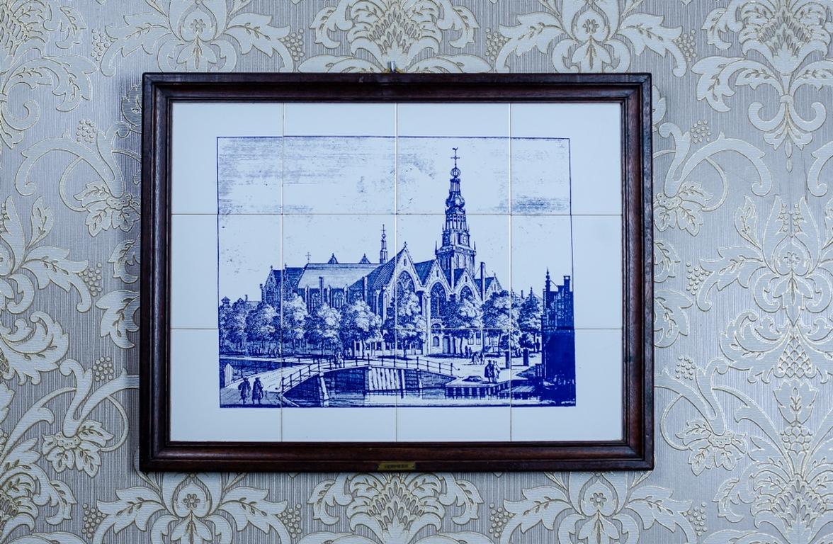 We present you this city landscape made of hand painted faience tiles.

The whole is closed in an oak frame.