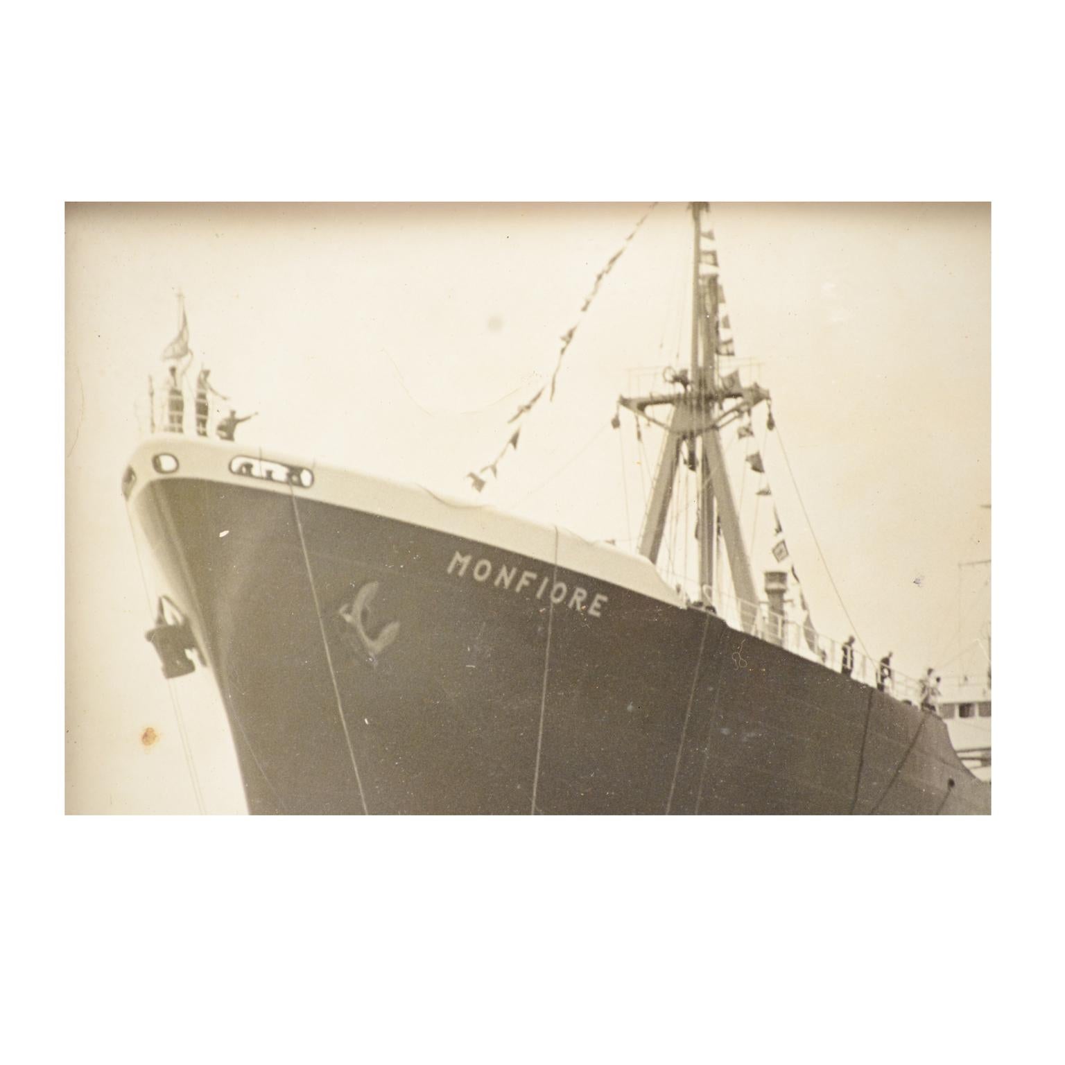 1950 Vintage-Bilder, die drei Schiffe beim Lancieren zeigen  Riva Trigoso-Schmuckkästchen  (Mitte des 20. Jahrhunderts) im Angebot