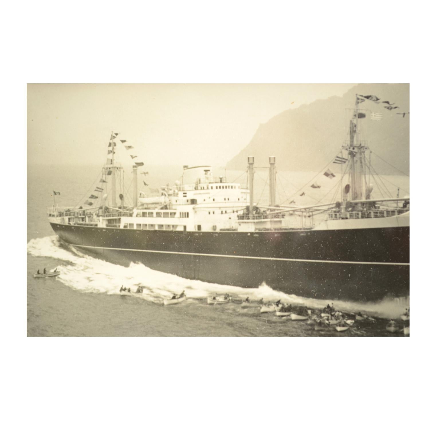 Milieu du XXe siècle 1950 Vintage Pictures Depicting Three Ships Launching (Photos d'époque représentant trois navires en train d'être mis à l'eau)  Shipyards Riva Trigoso en vente