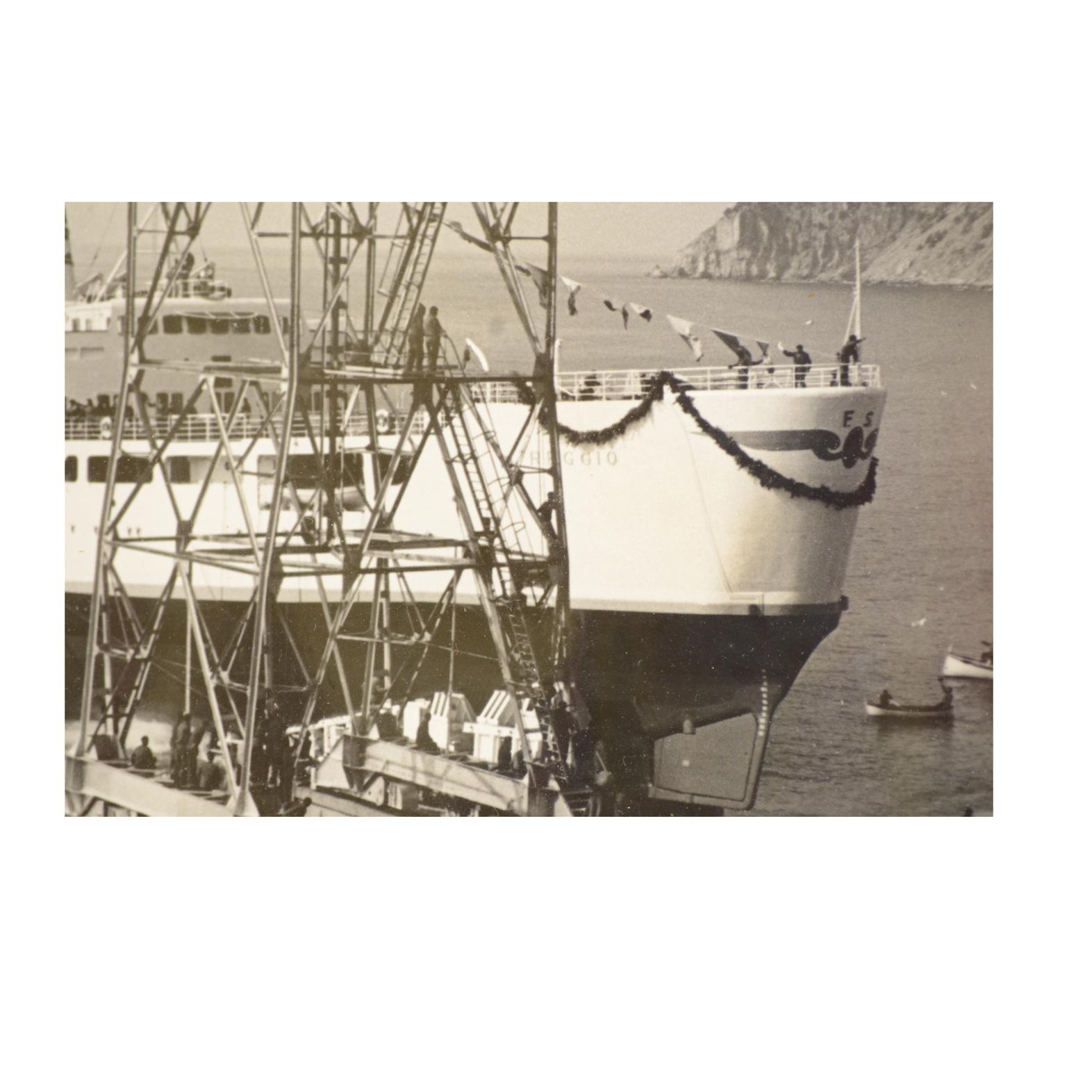 1950 Vintage-Bilder, die drei Schiffe beim Lancieren zeigen  Riva Trigoso-Schmuckkästchen  (Papier) im Angebot