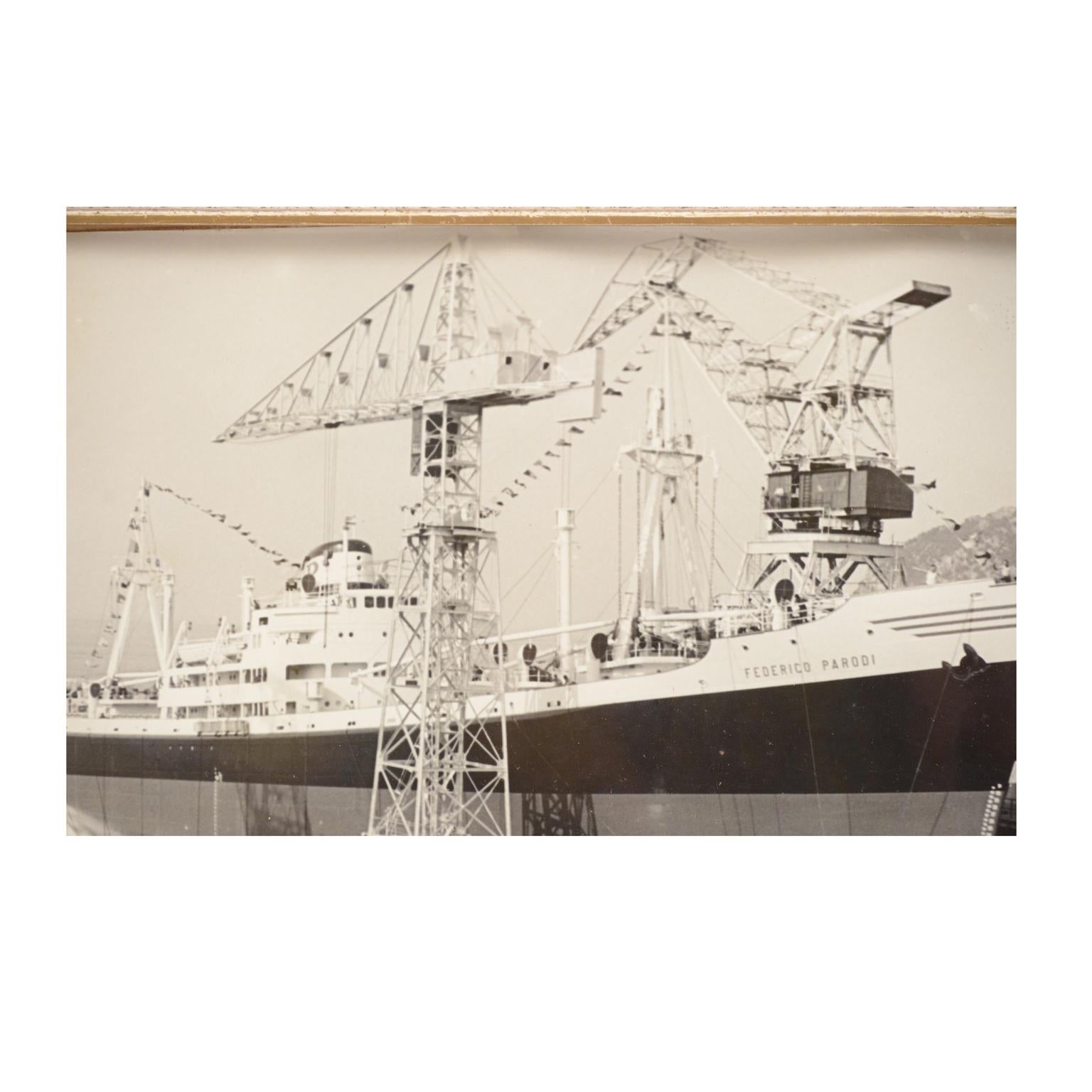 1950 Vintage Pictures Depicting Three Ships Launching (Photos d'époque représentant trois navires en train d'être mis à l'eau)  Shipyards Riva Trigoso en vente 2