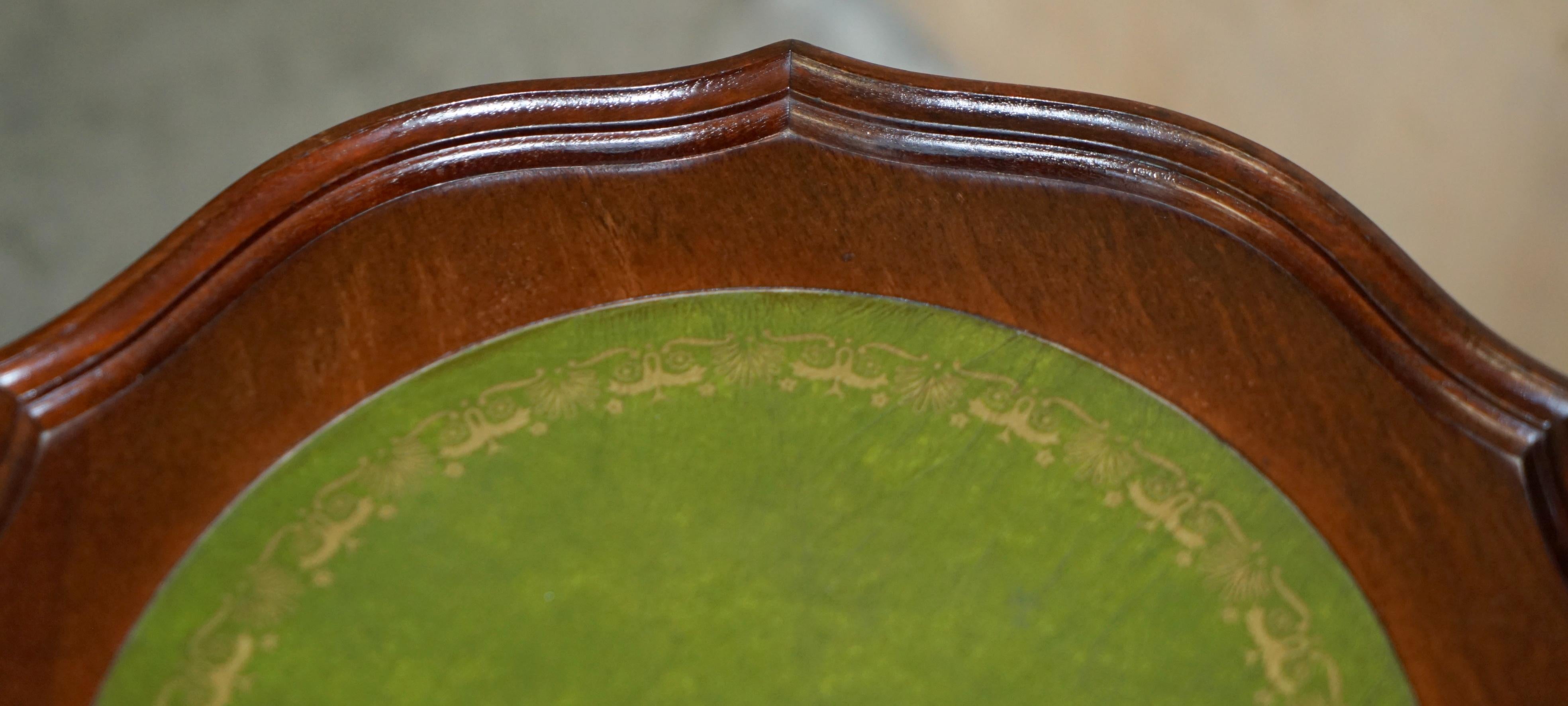 PIE CRUST BRITISH RACING GREEN LEATHER GOLD LEAF TRIPOD SiDE END LAMP WINE TABLE For Sale 5