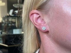 Pendientes de oro blanco de 18k con halo de diamantes talla pastel