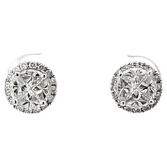 Boucles d'oreilles halo en or blanc 18k avec diamants taillés en forme de tarte