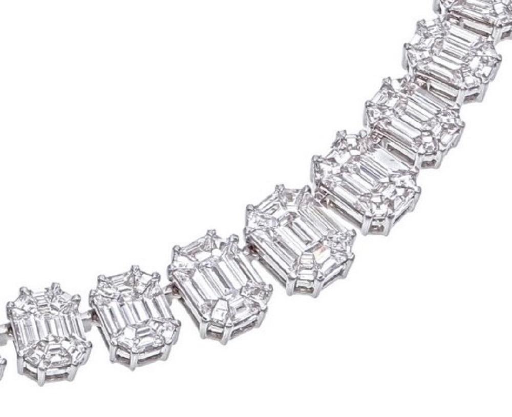 Artisan Classic Emerald shaped piecut Diamond Luxury Necklace For Sale