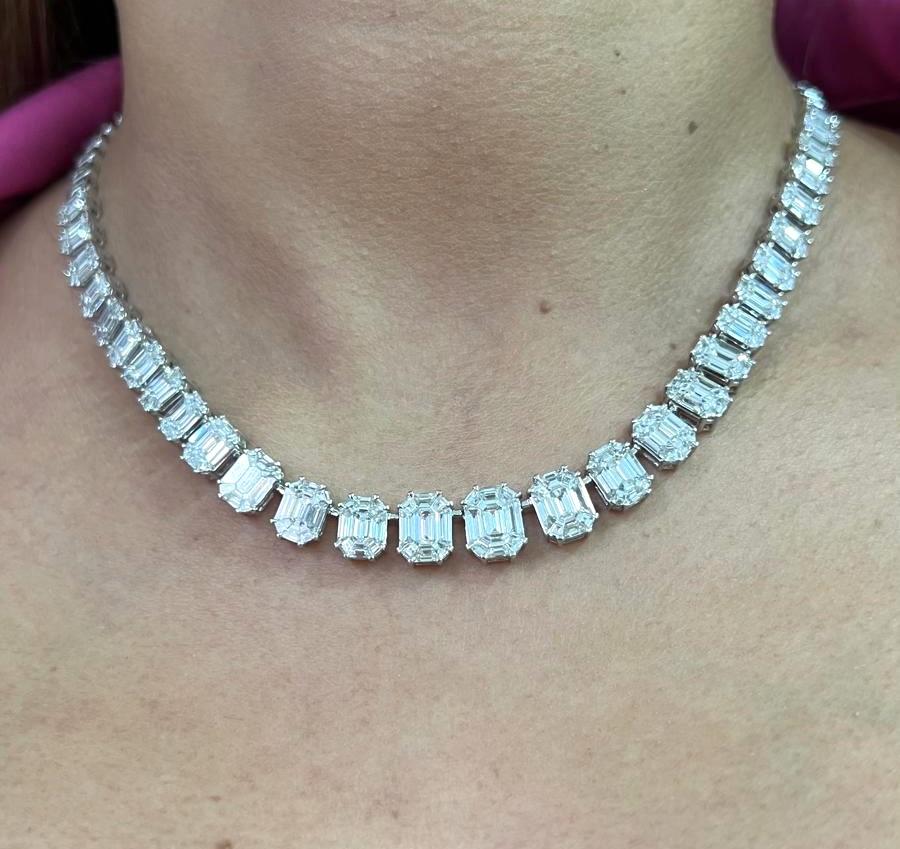 Classic Emerald shaped piecut Diamond Luxury Necklace In New Condition For Sale In Khet Bang Rak, Krung Thep Maha Nakhon