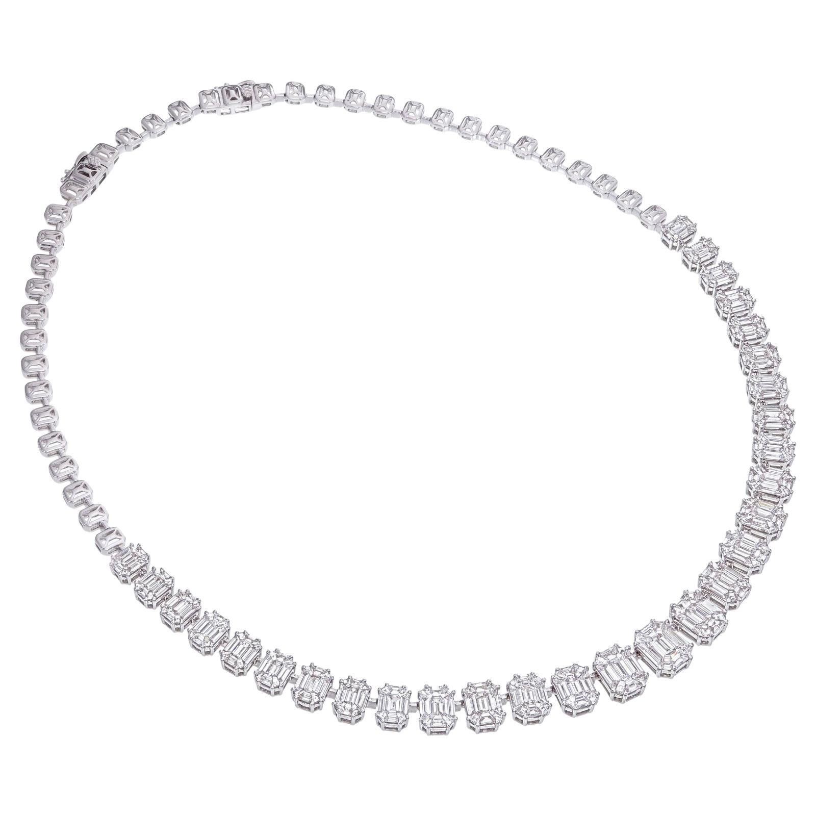 Classic Emerald shaped piecut Diamond Luxury Necklace For Sale