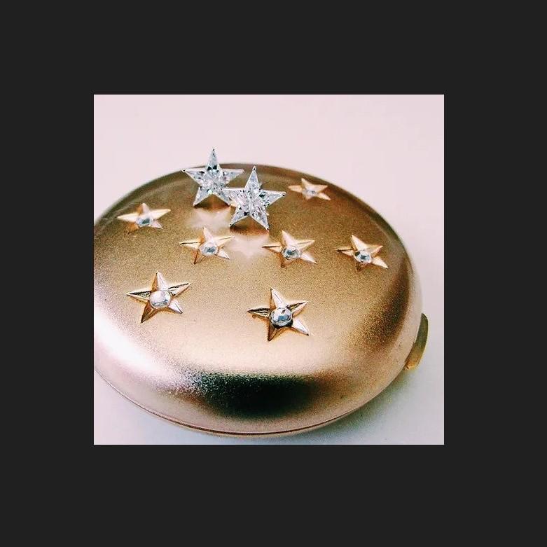 Artisan Pie-Cut Star Diamond Prong Set Simple Earring For Sale