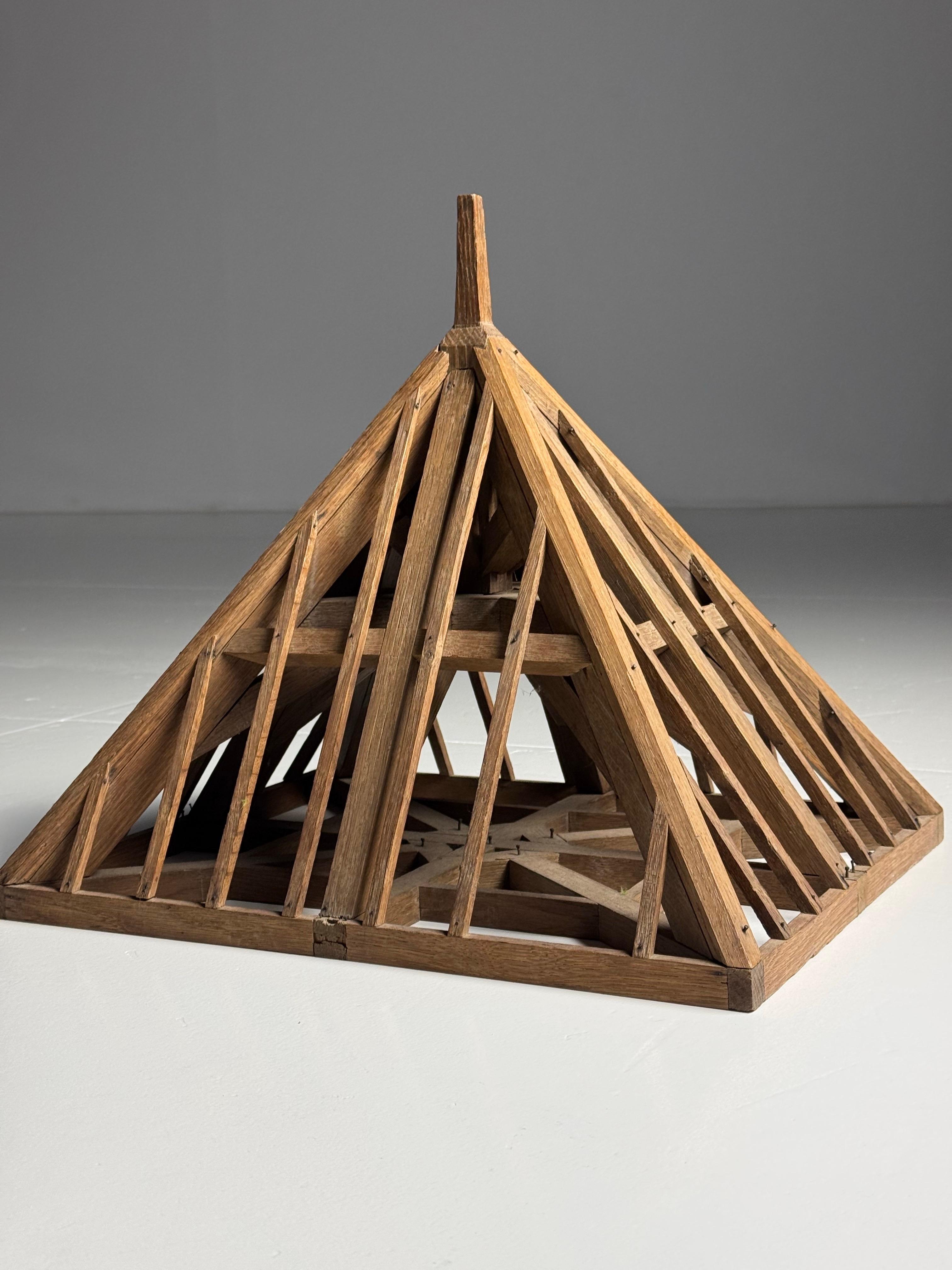 Piece de Maitrise, modèle de toit architectural en vente 4