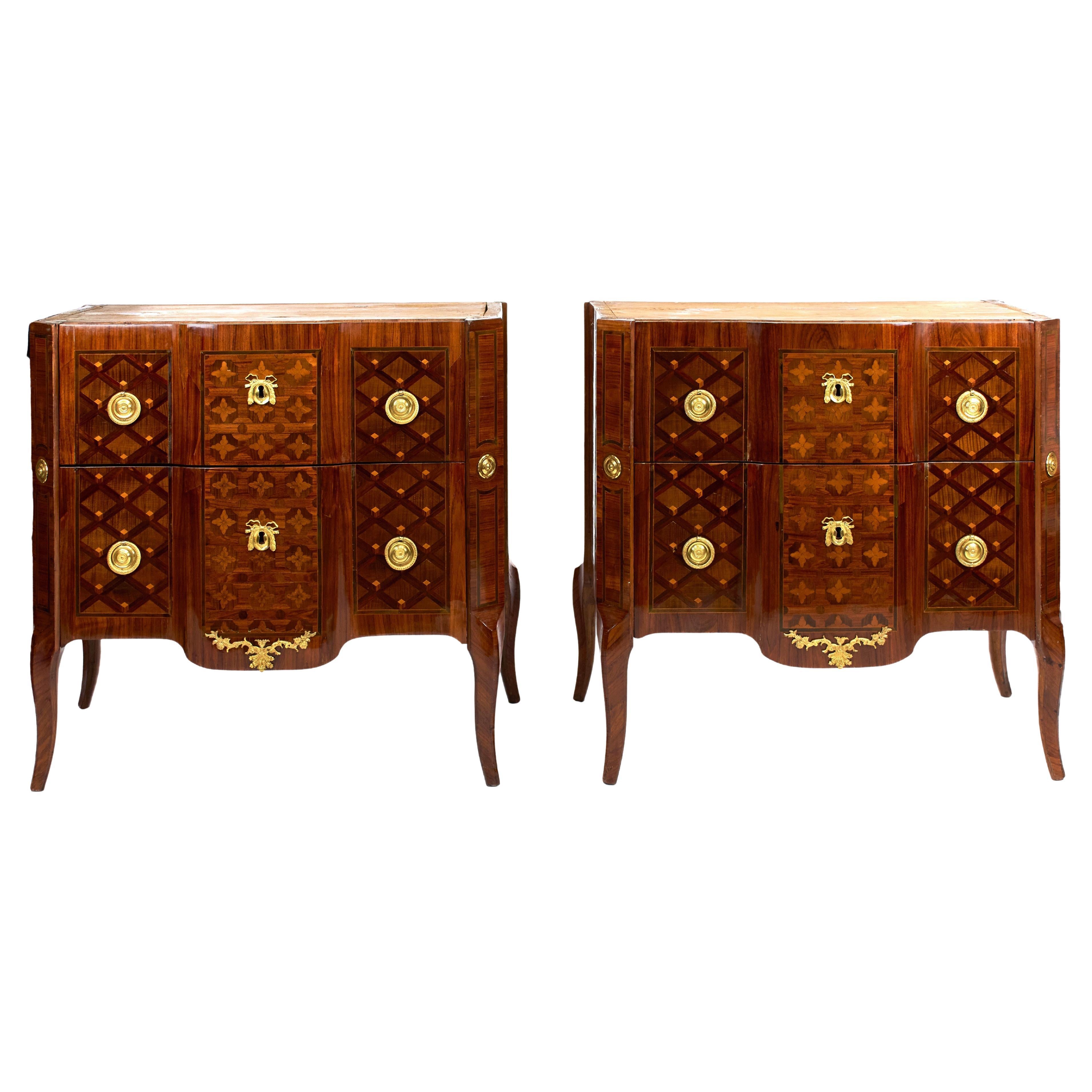 PIÈCES DE LUXE: Ein Außergewöhnliches Paar Transition-Kommoden For Sale