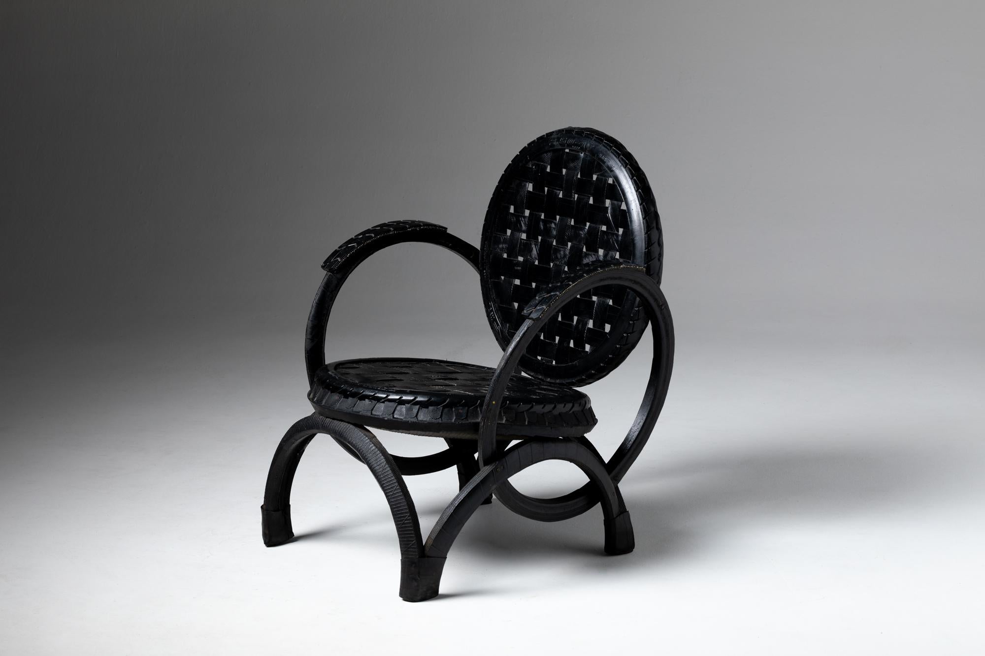 This special piece showcases the possibility of crafting a sitting chair with an complemental material - the use of vulcanized rubber used for road tire purposes.

Sustainability mindful due to the impact of the hard recycling at the time when the