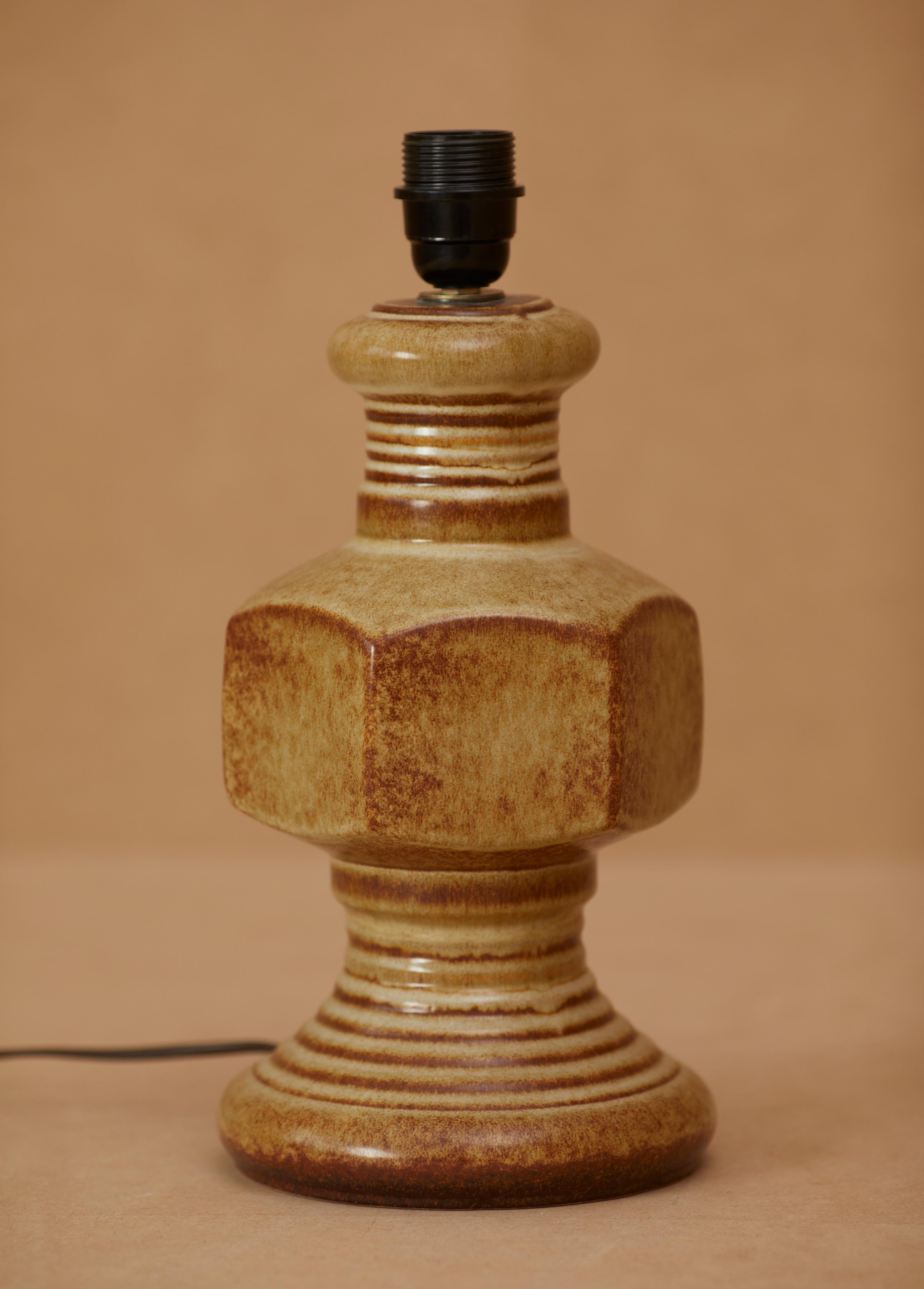 German Pied de lampe en céramique en forme d'écrou vintage circa 1970 For Sale