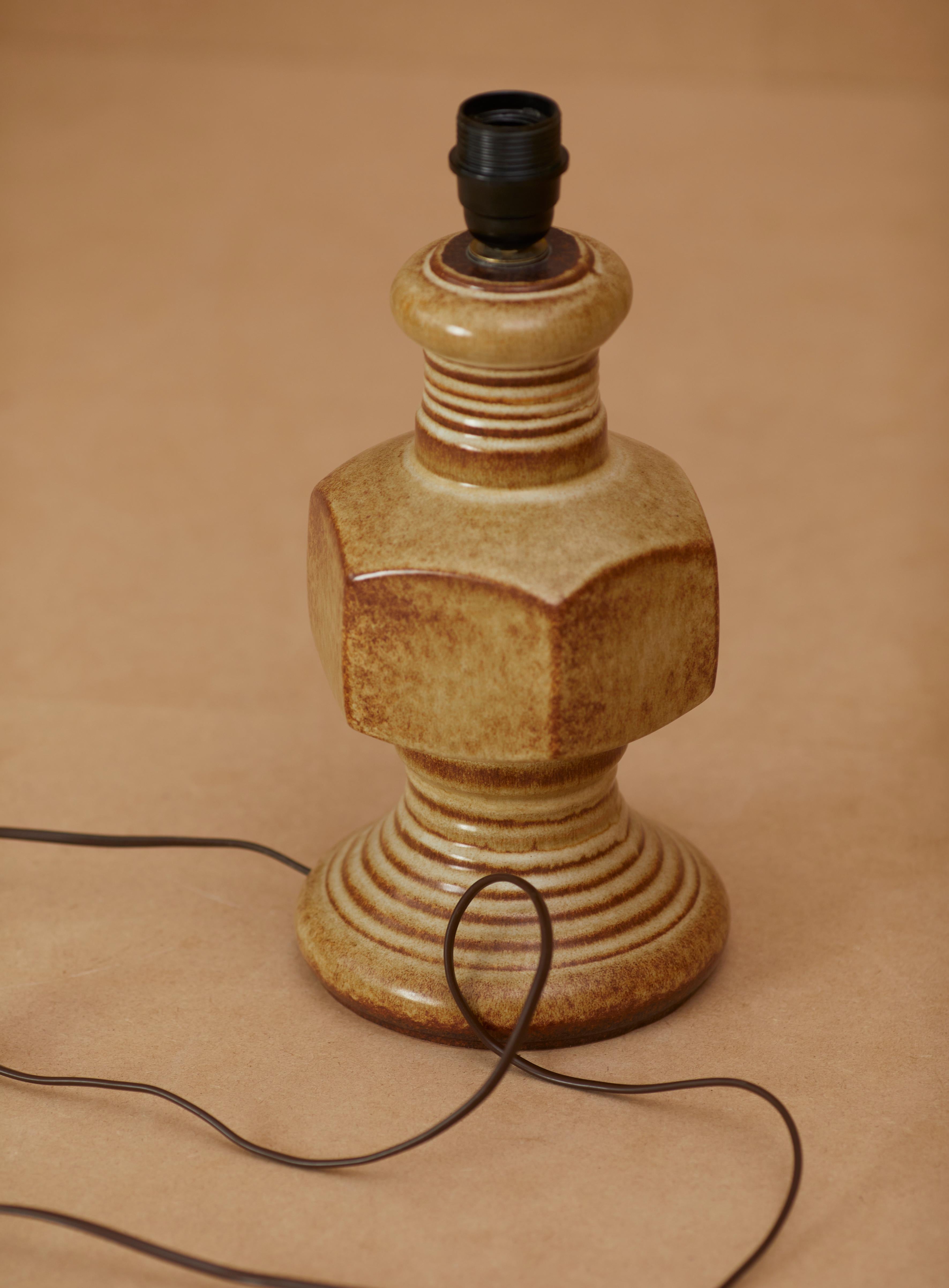 Ceramic Pied de lampe en céramique en forme d'écrou vintage circa 1970 For Sale