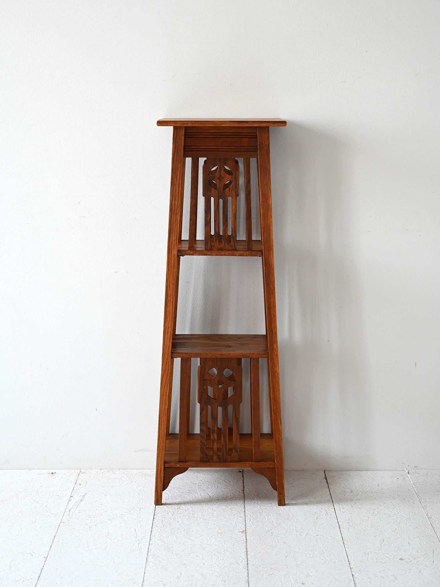 Scandinave moderne Jardinière scandinave Jugendstil en chêne en vente