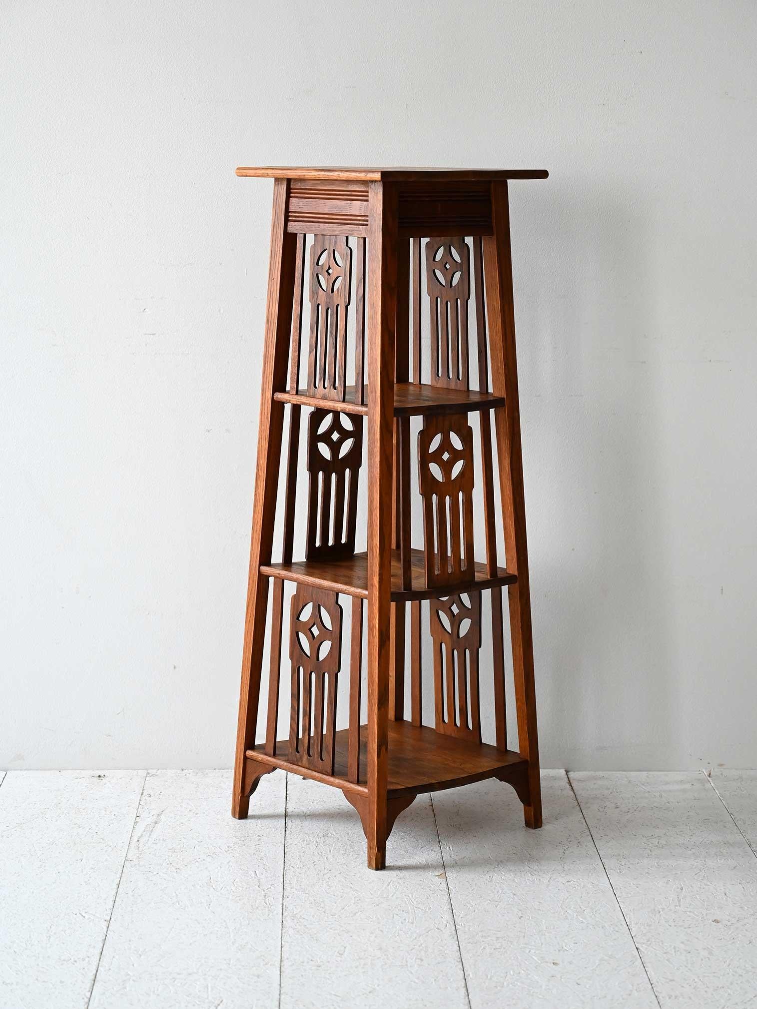 Scandinavian Jardinière scandinave Jugendstil en chêne en vente