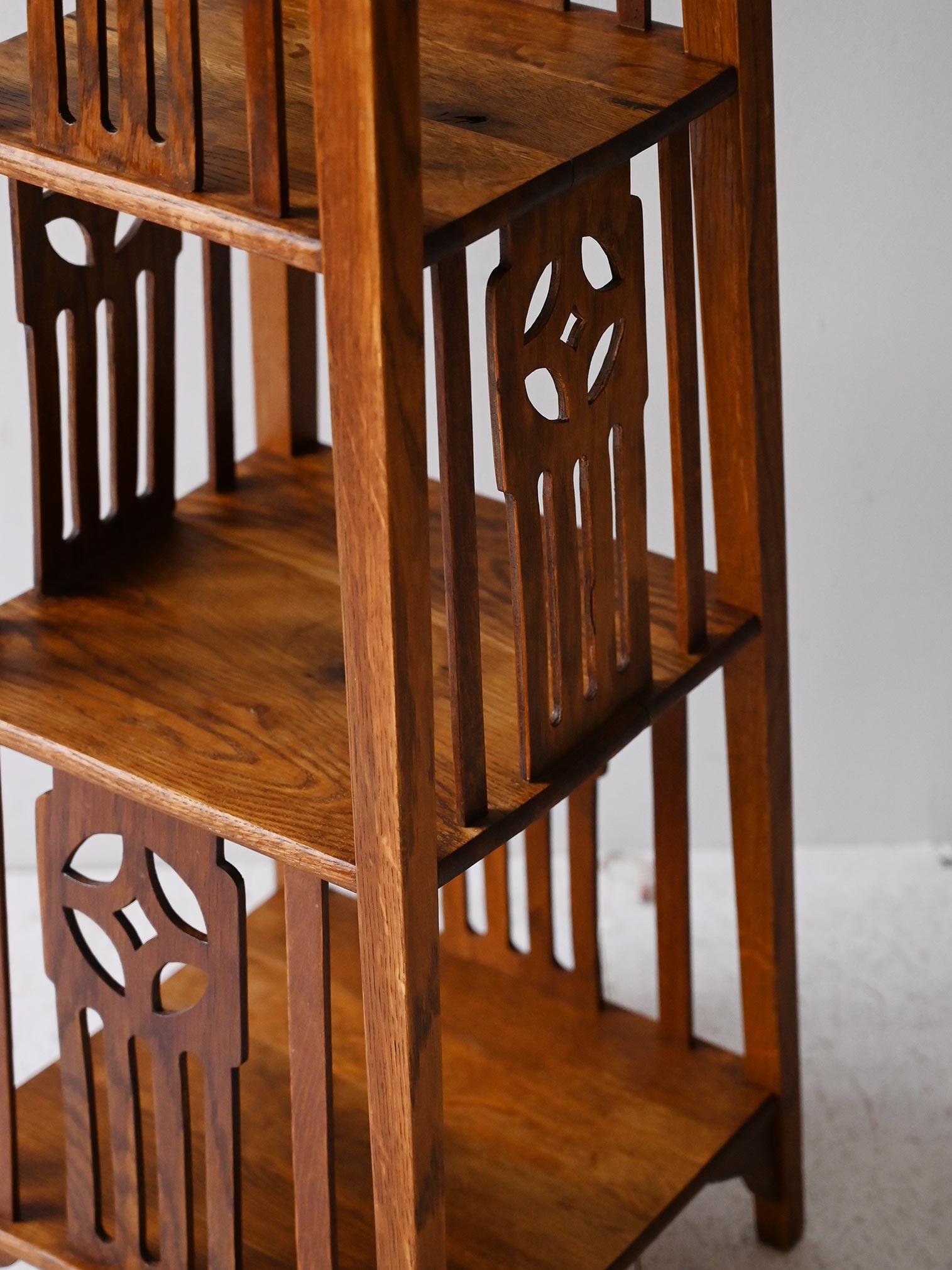 Early 20th Century Jardinière scandinave Jugendstil en chêne en vente