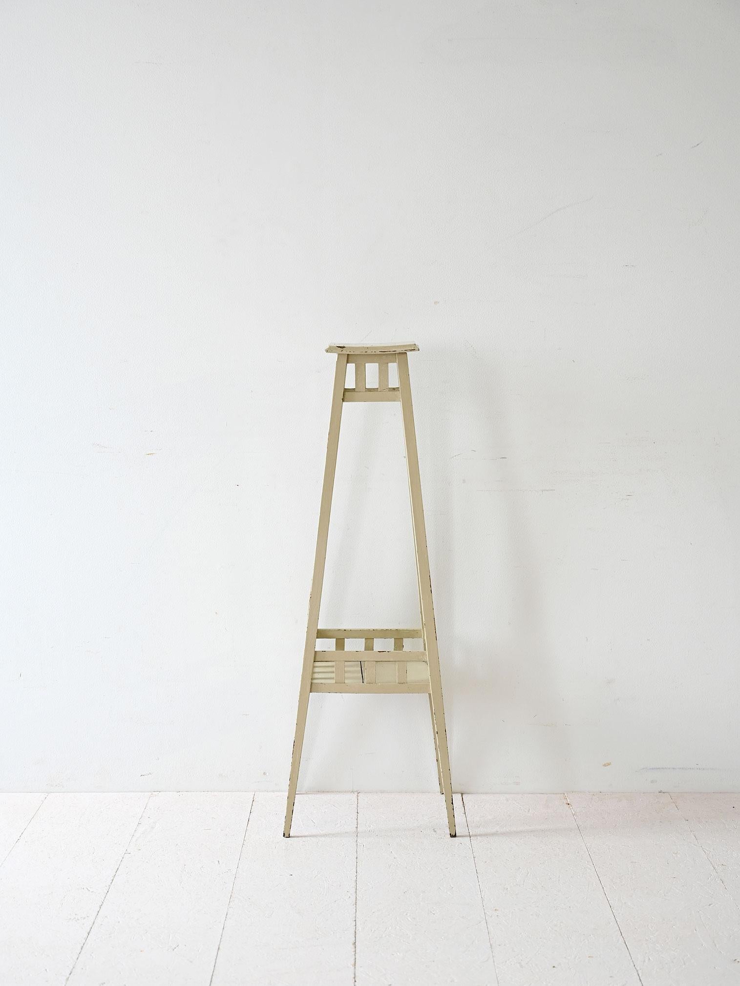 Scandinave moderne Socle suédois vintage en bois peint en blanc