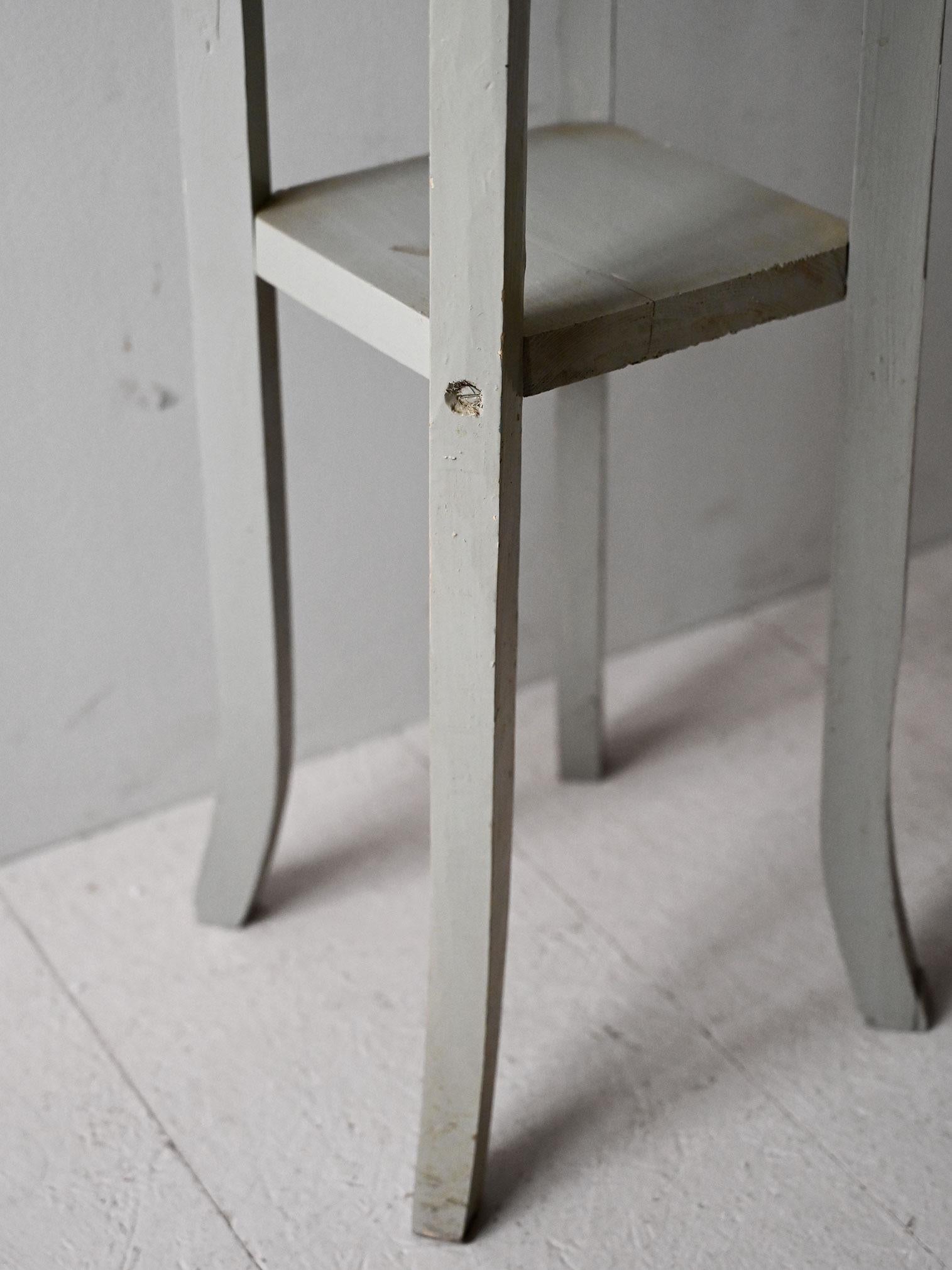 Swedish Socle suédois en bois peint vintage en vente
