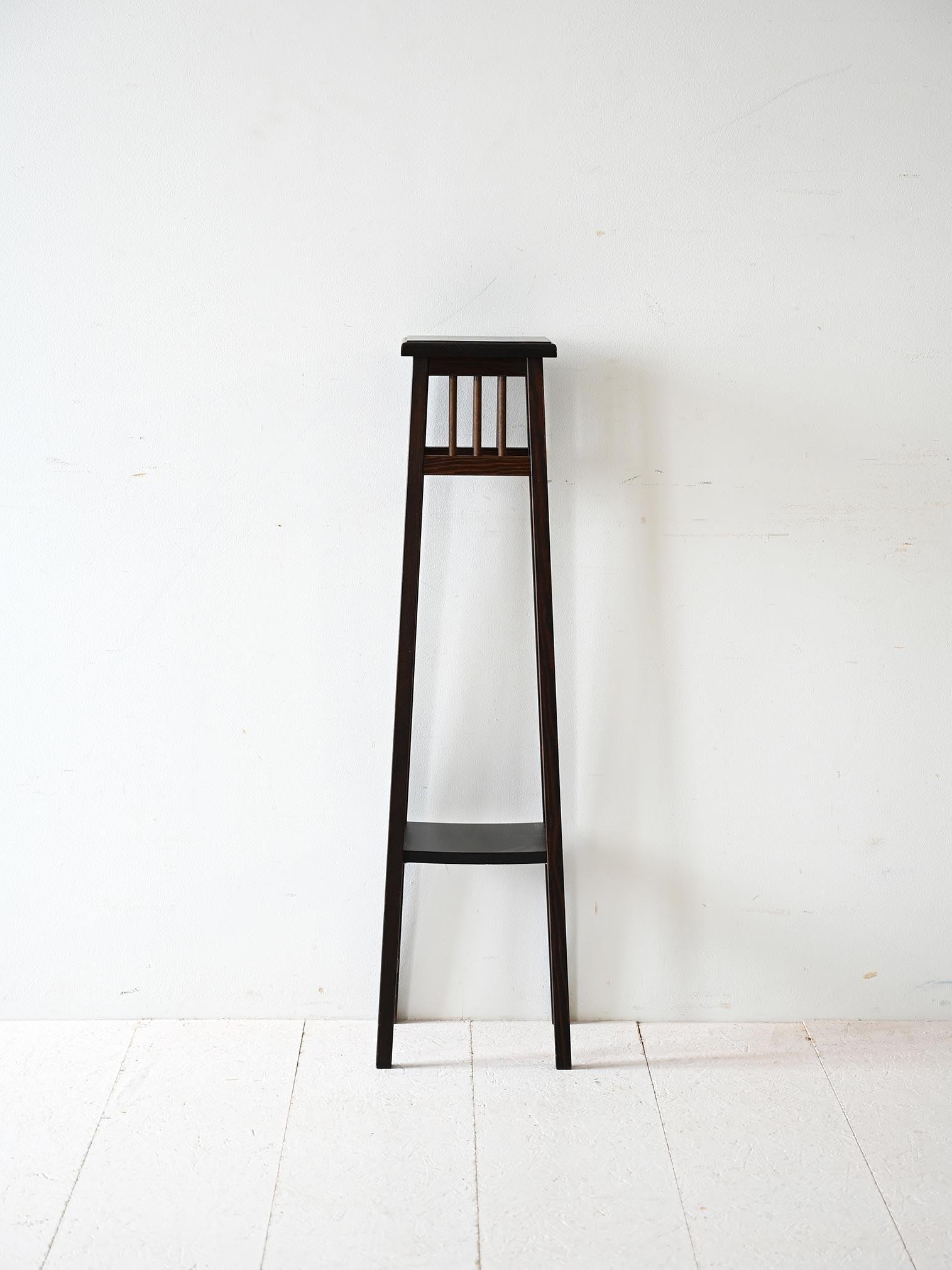 Scandinave moderne Piédestal vintage en bois suédois en vente