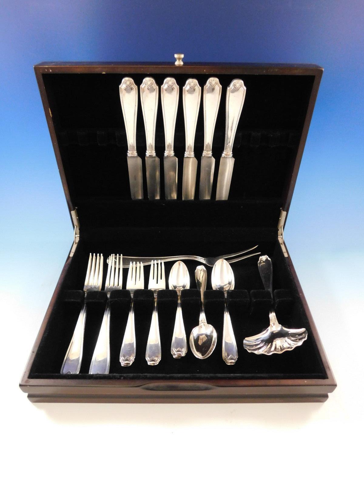 Exquisite dinner size piedmont by Buccellati Italy sterling silver flatware set - 32 pieces. Great starter set! This set includes:

Six dinner size knives, 9 3/4