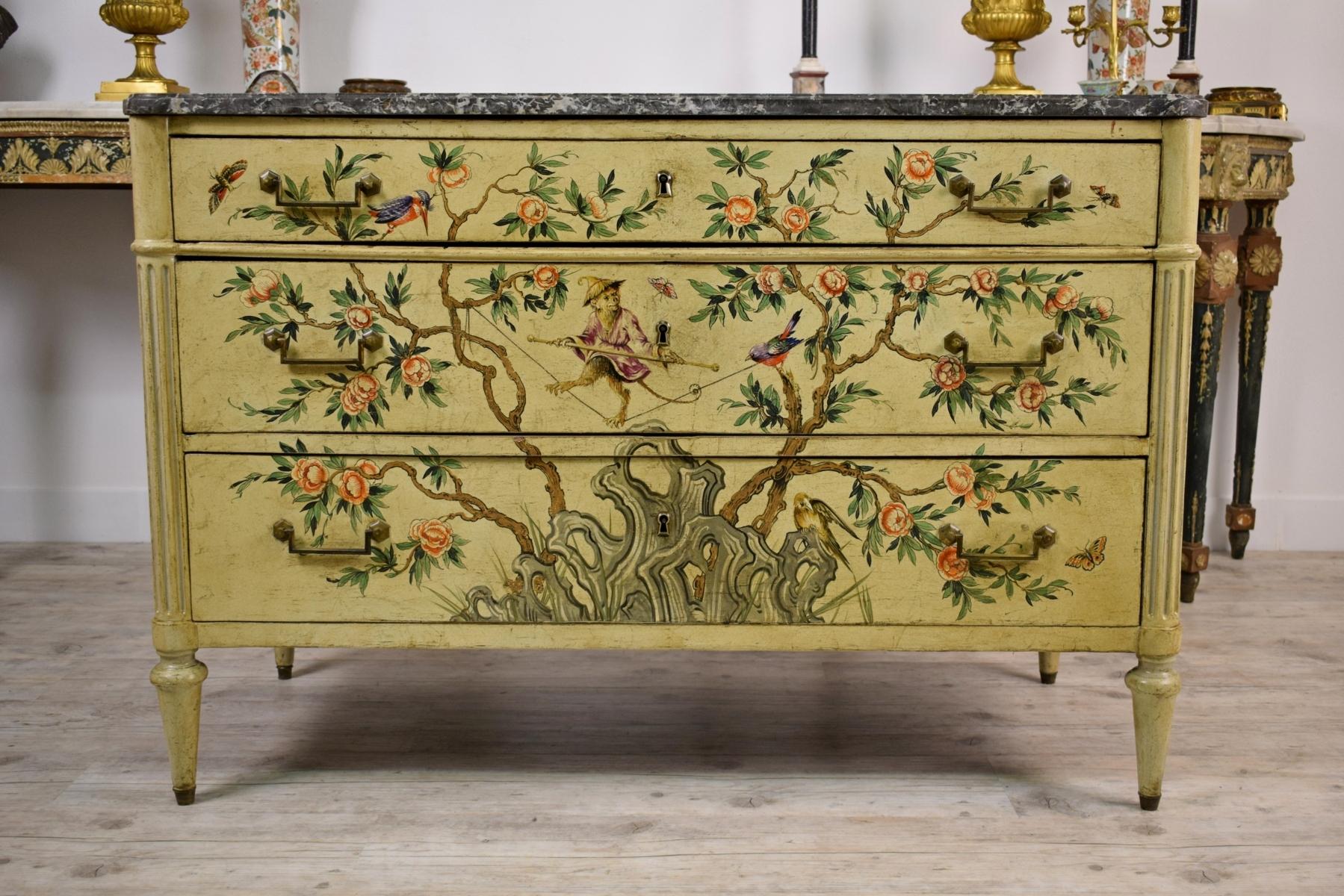 Piedmont Chinoiserie Lacquered Wood Chest of Drawers, 18th Century 8