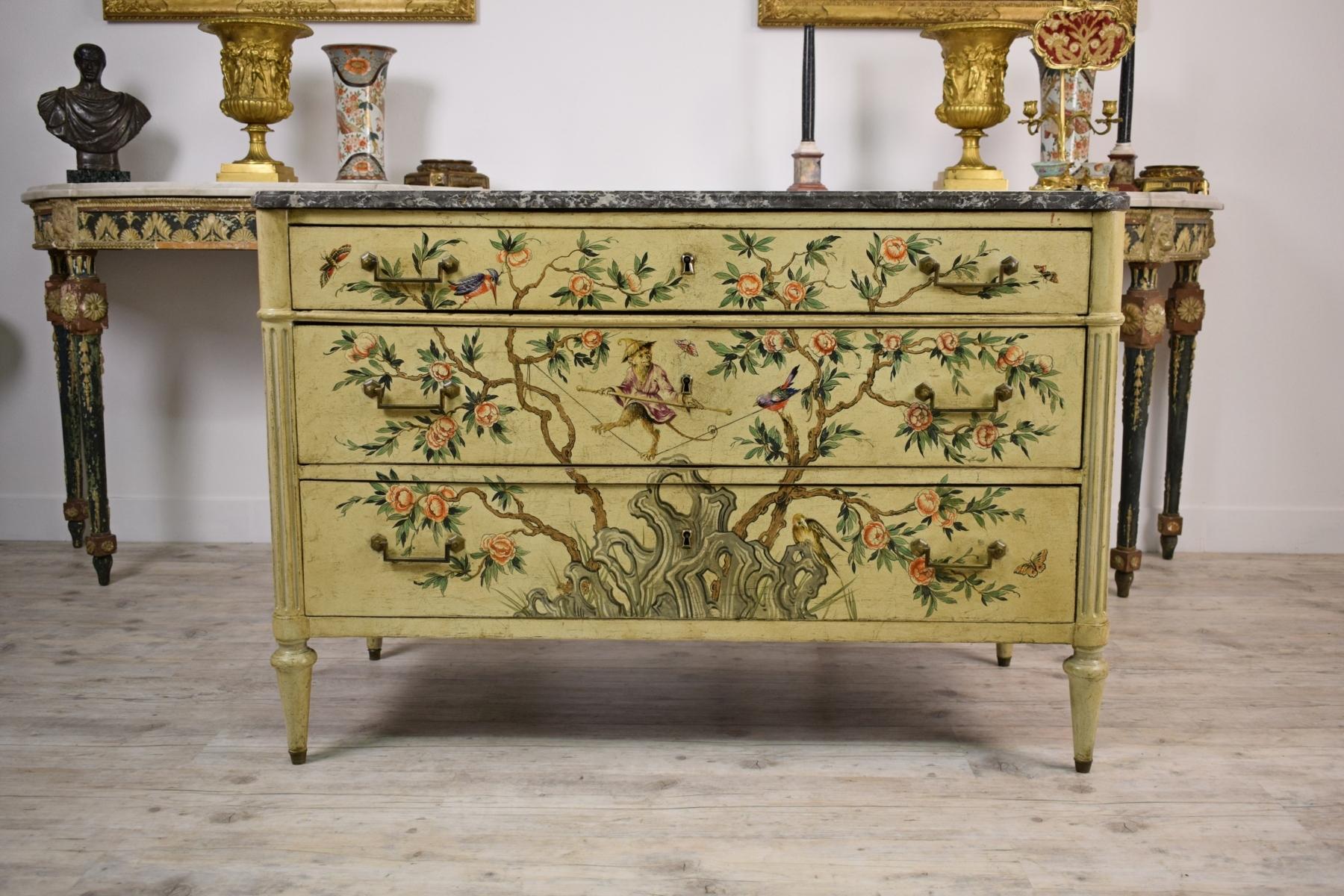 Piedmont Chinoiserie Lacquered Wood Chest of Drawers, 18th Century 9