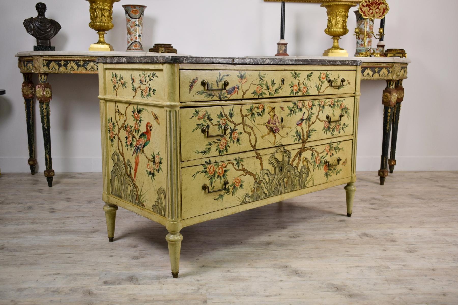 Piedmont Chinoiserie Lacquered Wood Chest of Drawers, 18th Century 11