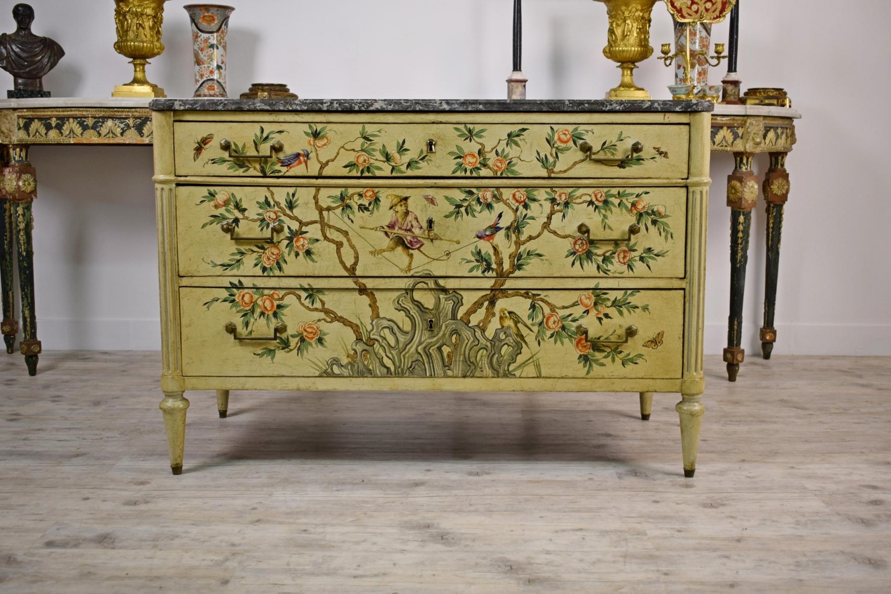 Piedmont Chinoiserie Lacquered Wood Chest of Drawers, 18th Century 1