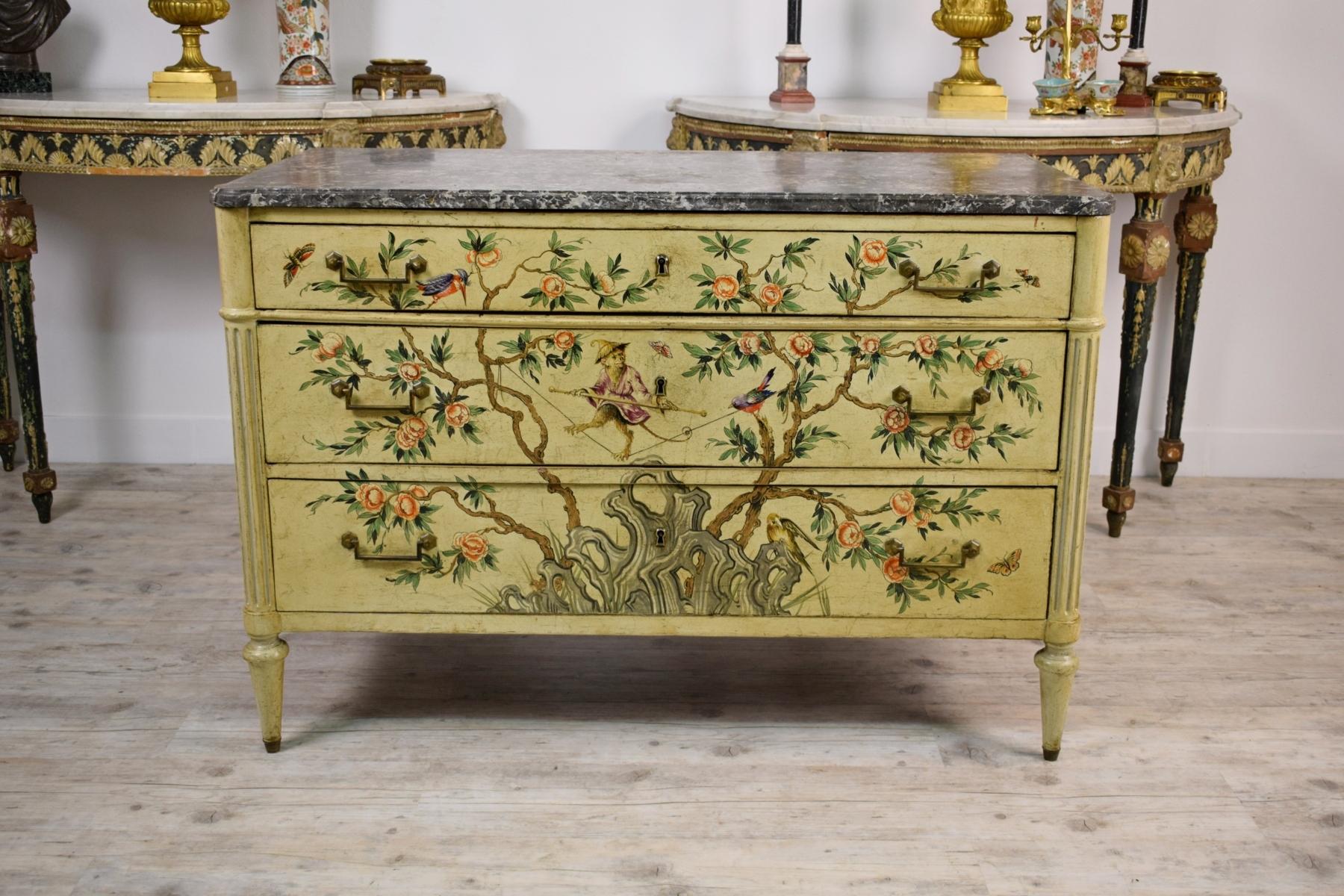 Piedmont Chinoiserie Lacquered Wood Chest of Drawers, 18th Century 2