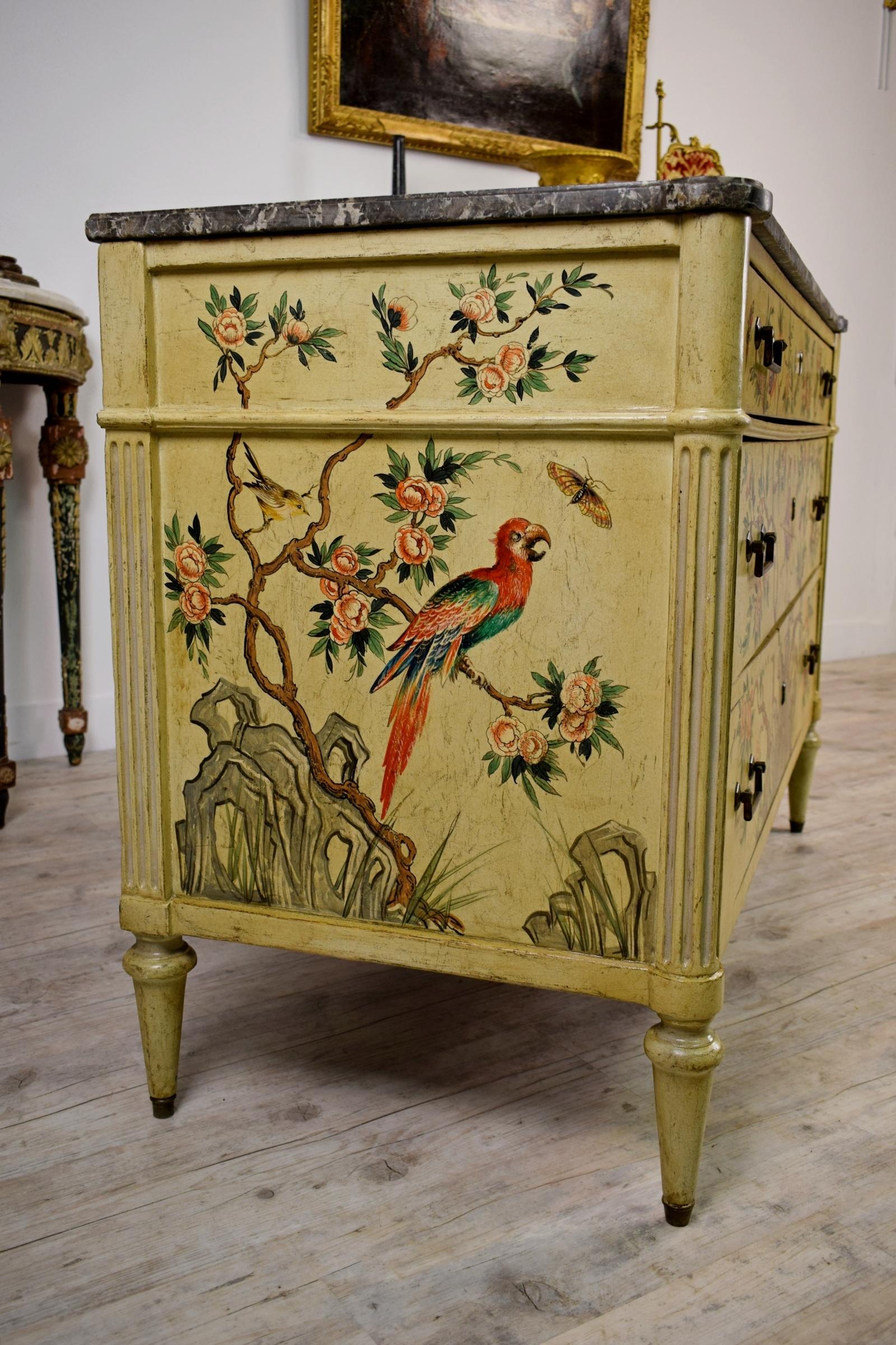 Piedmont Chinoiserie Lacquered Wood Chest of Drawers, 18th Century 4