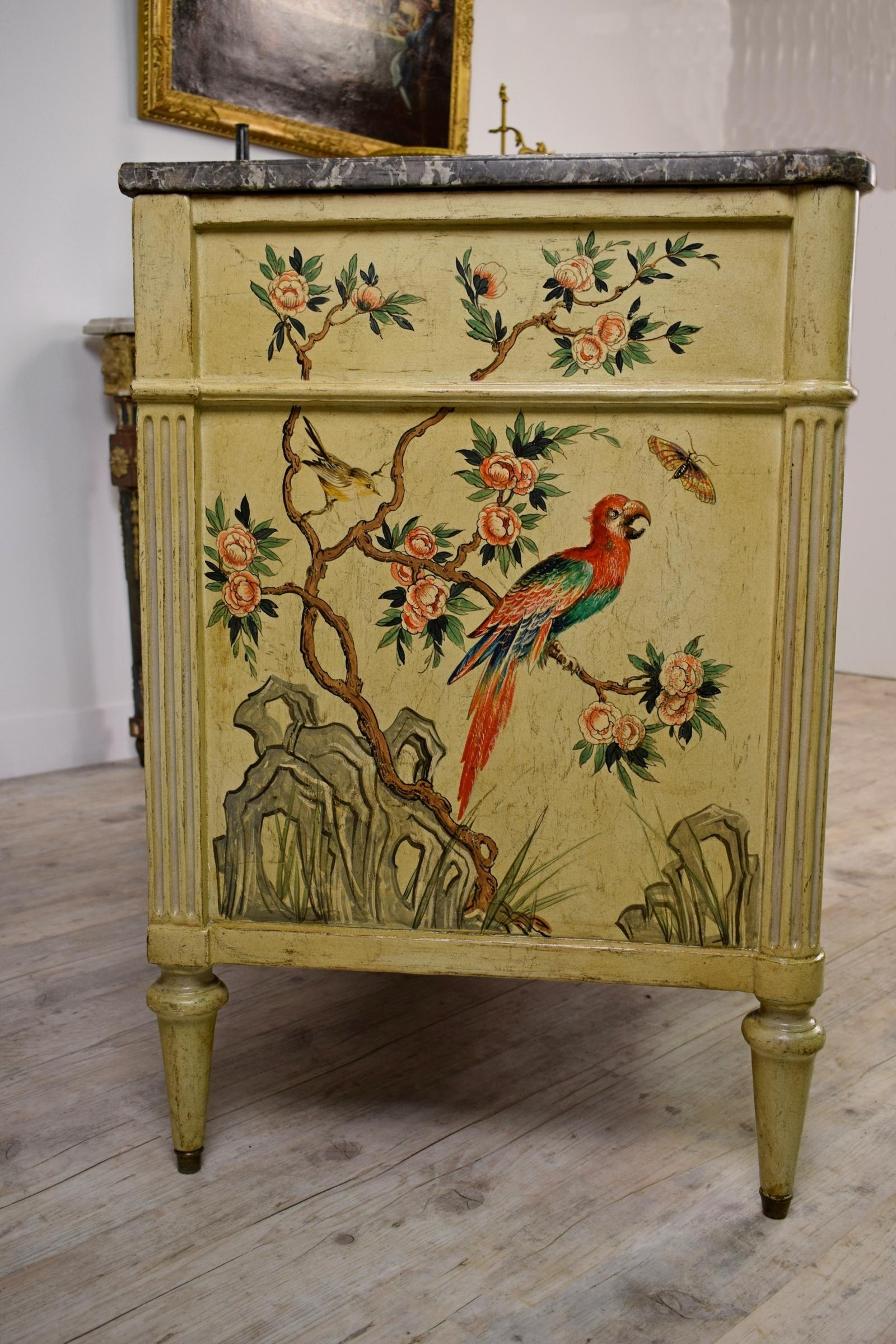 Piedmont Chinoiserie Lacquered Wood Chest of Drawers, 18th Century 5