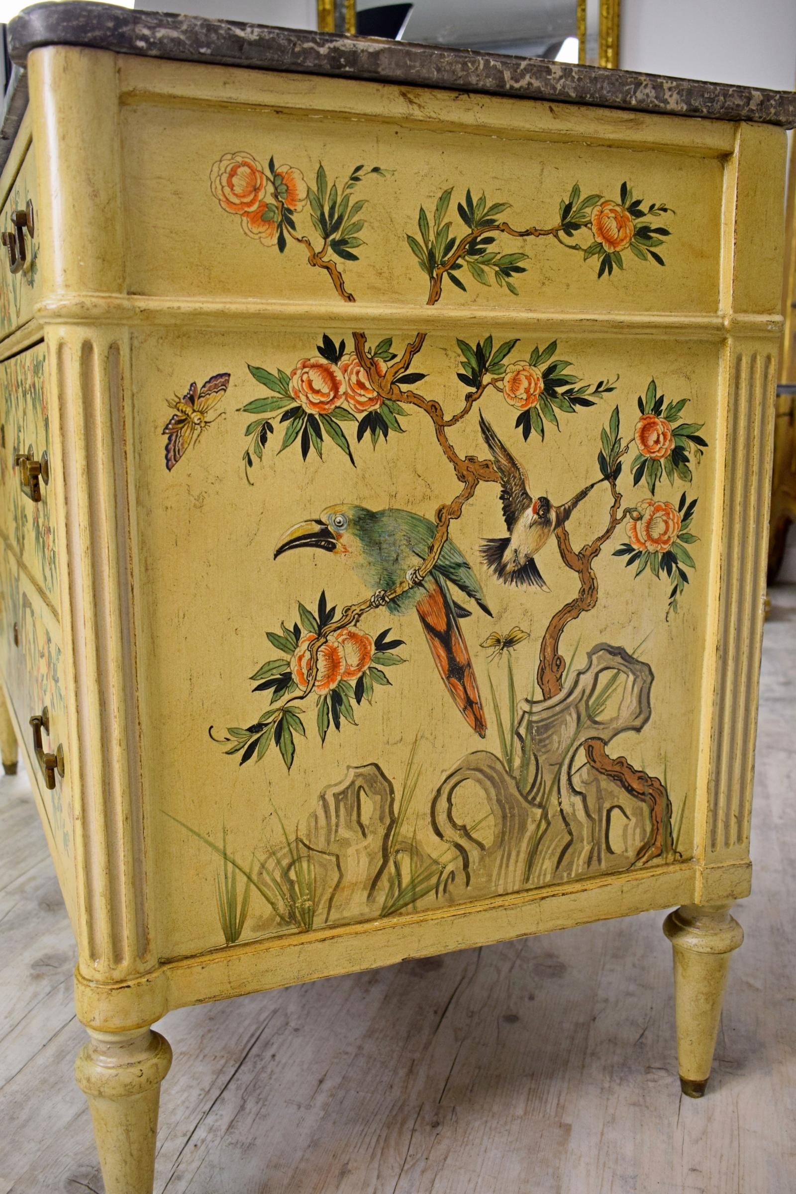 Piedmont Chinoiserie Lacquered Wood Chest of Drawers, 18th Century 6