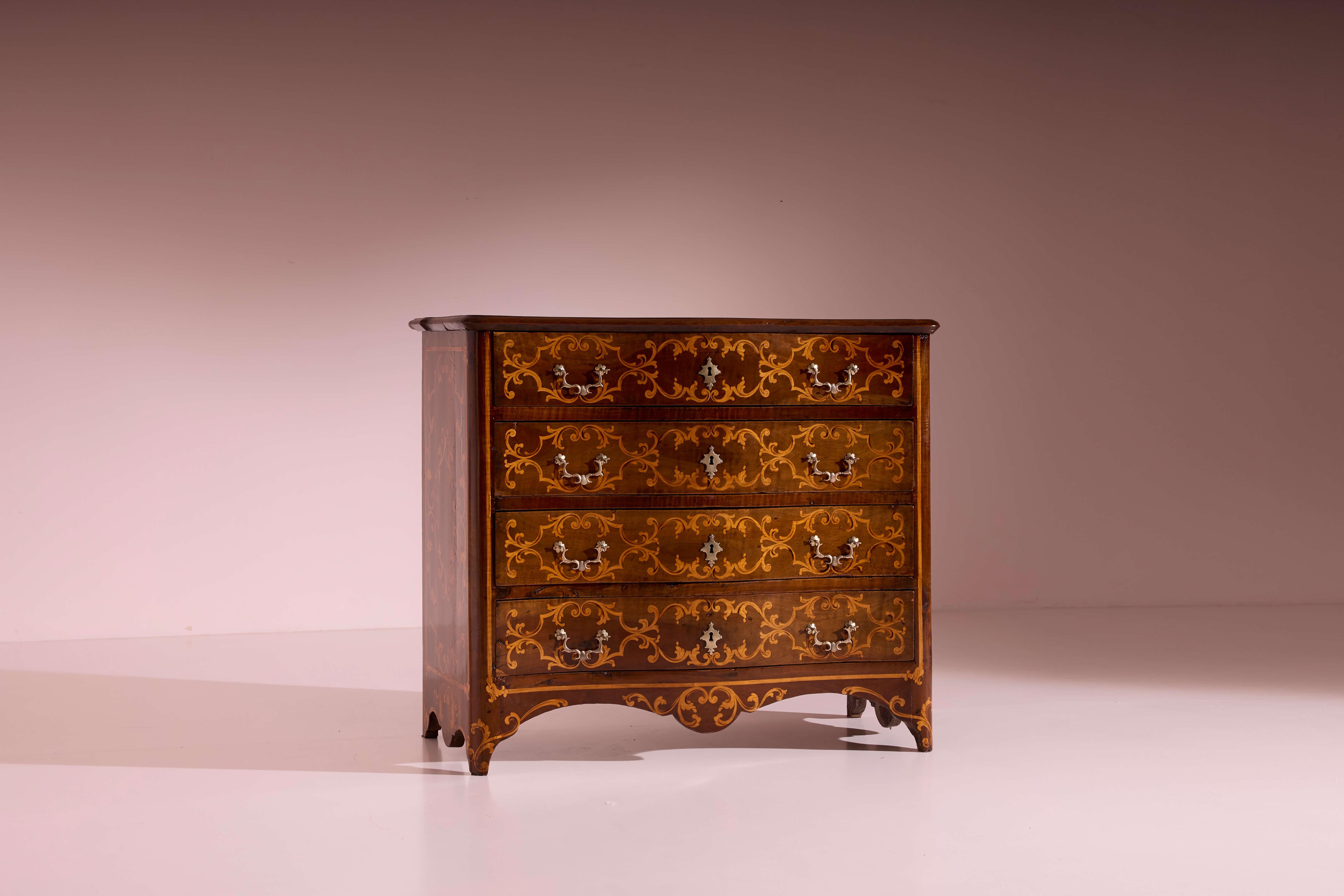 Italian Piedmont walnut chest of drawers, Louis XV, Italy, mid-18th, mid-18th century For Sale
