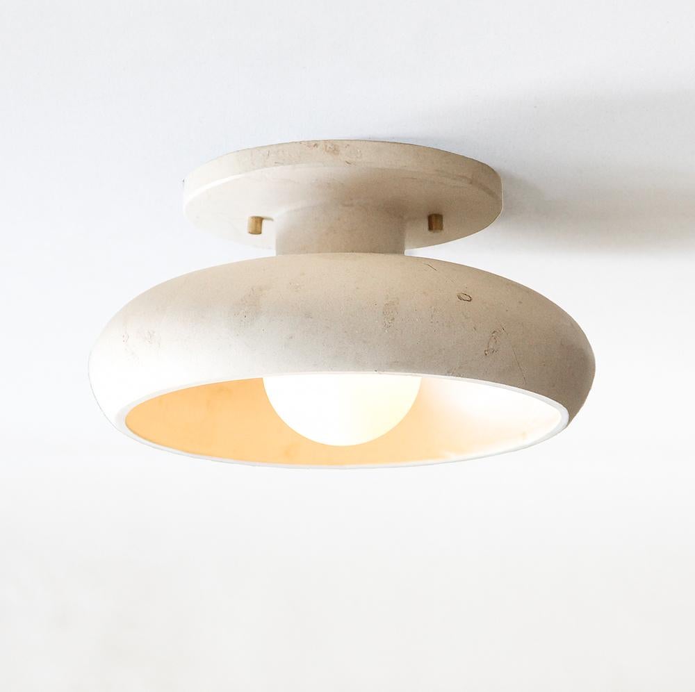 Semi-freie Einbaubeleuchtung aus handgeschnitztem Travertinmarmor, Piedra Lighting Kollektion (Moderne der Mitte des Jahrhunderts) im Angebot