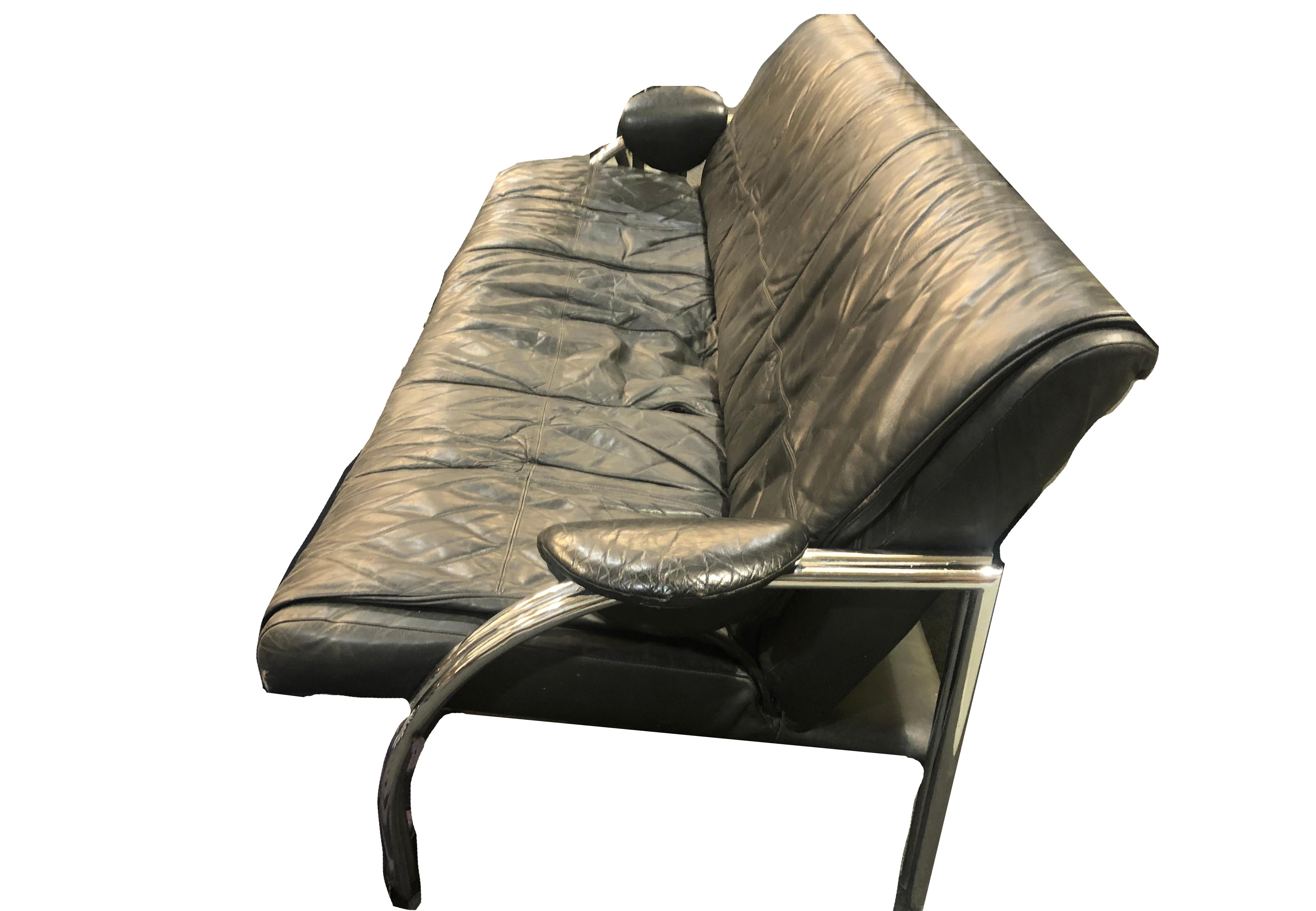 Art déco Pieff and Co. Canapé de style Art Déco avec cadre en acier tubulaire plaqué chrome et cuir  en vente