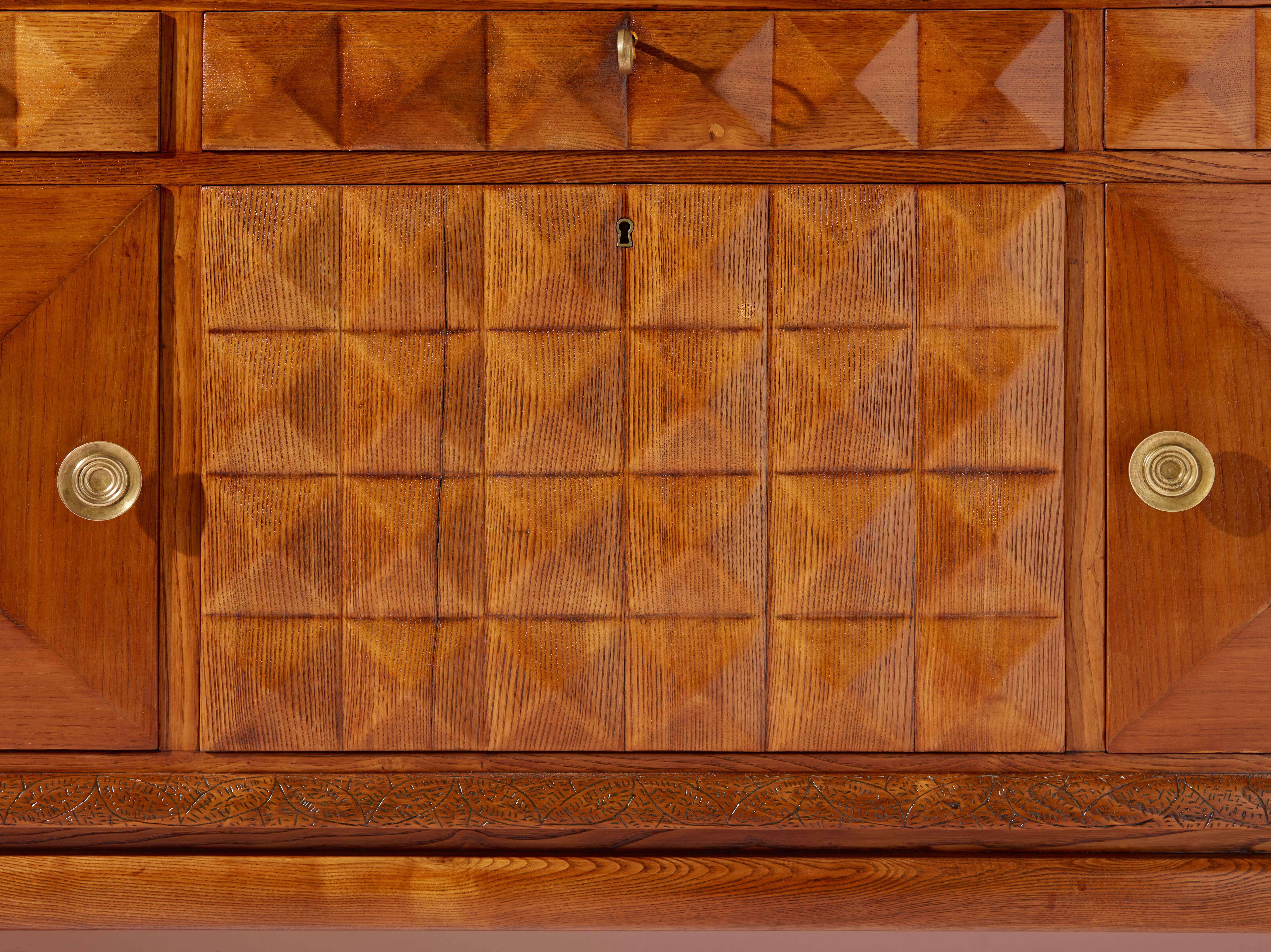 Italian Pieluigi Colli carved oak sideboard with mirrored inserts, Italy, 1940s For Sale